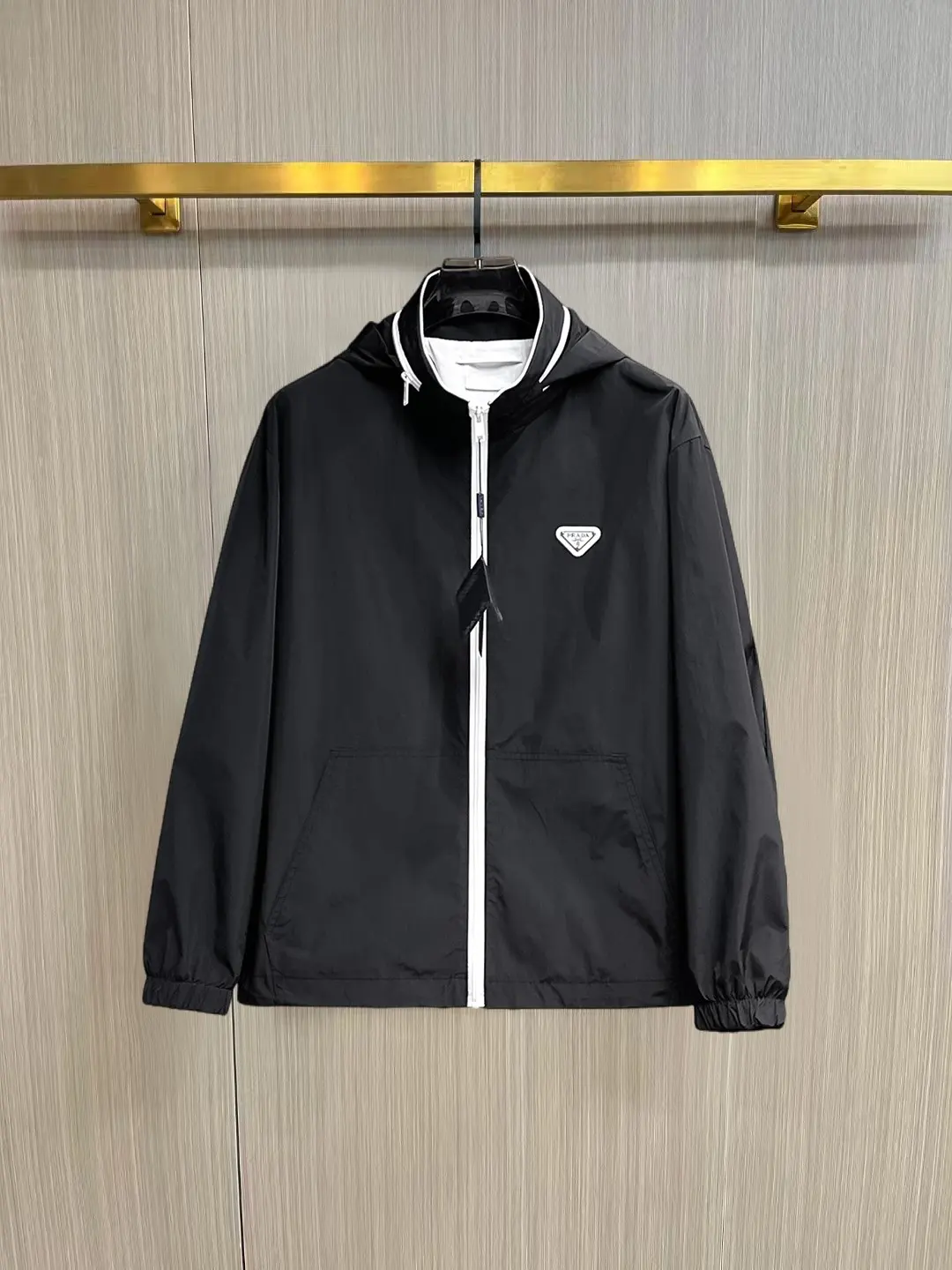 Logo-Appliquéd Hooded Shell Jacket D33014764