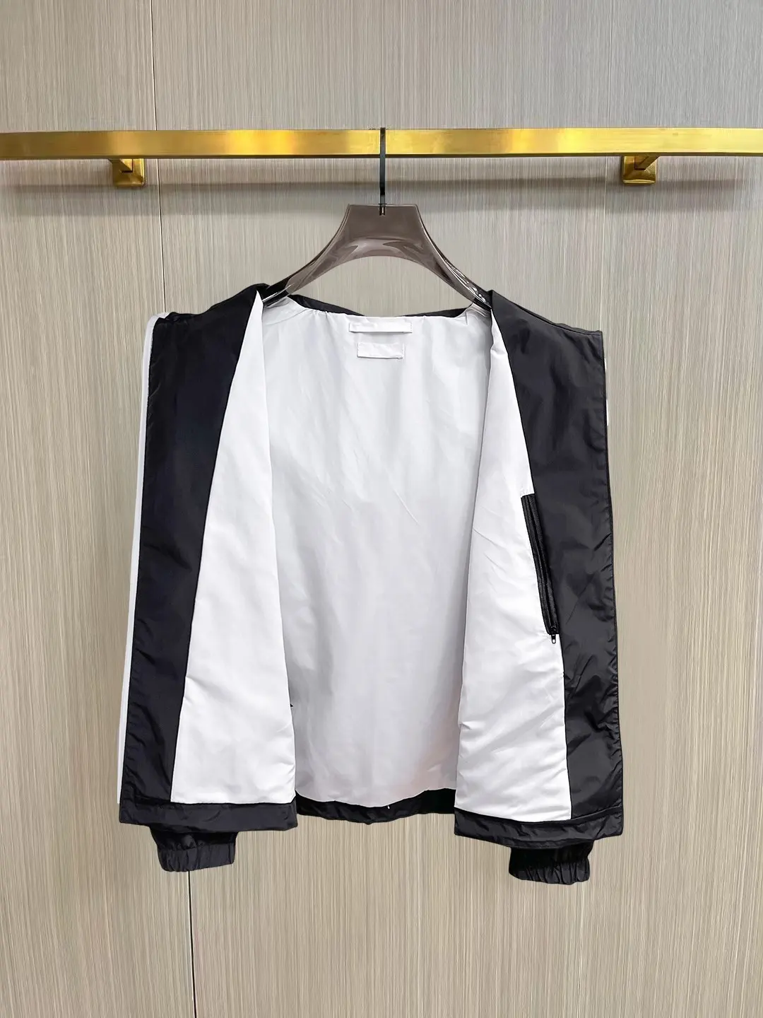 Logo-Appliquéd Hooded Shell Jacket D33014764 — view 3