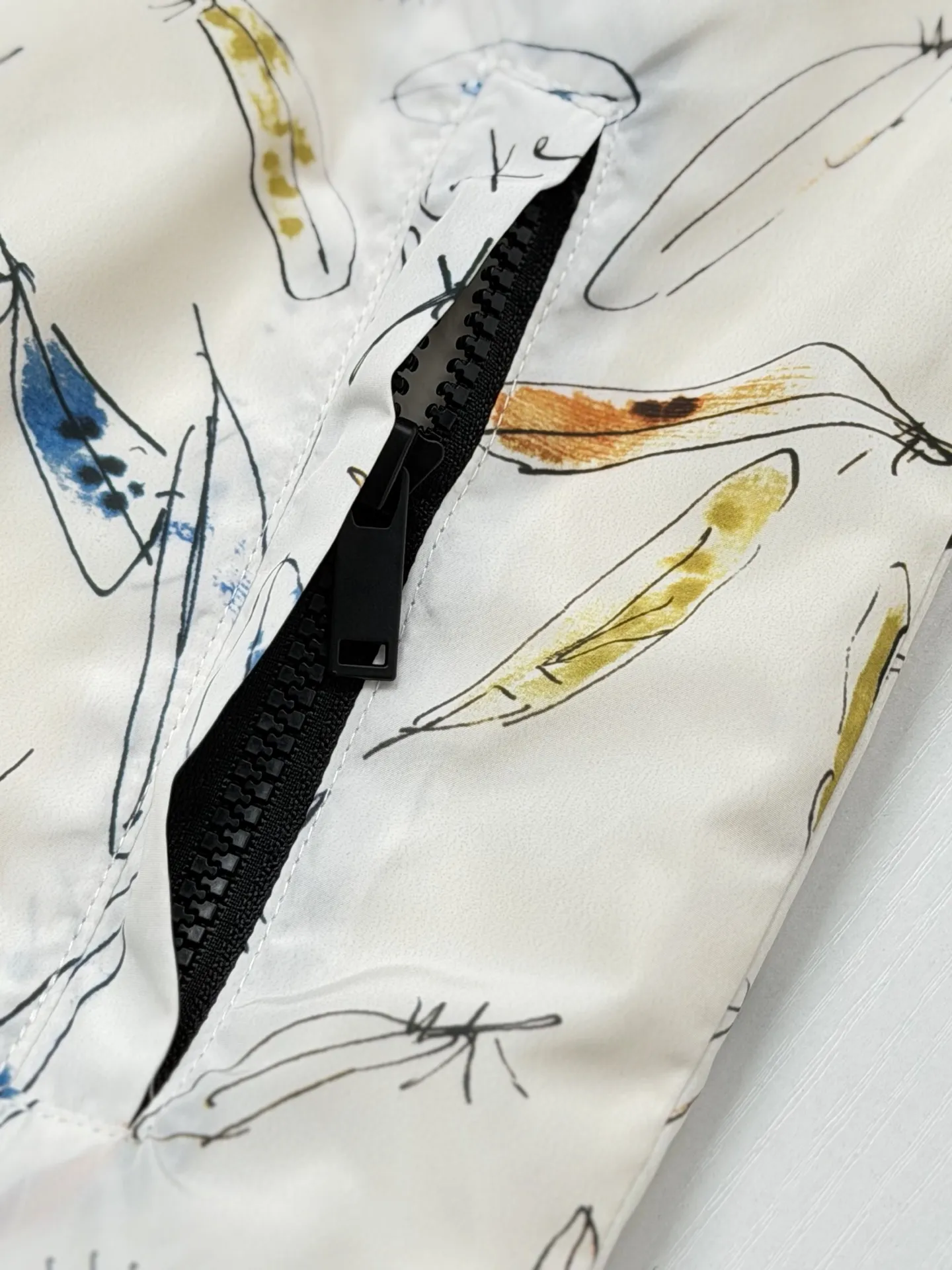 Watercolor Feather Print Hooded Windbreaker D33018675 — view 12