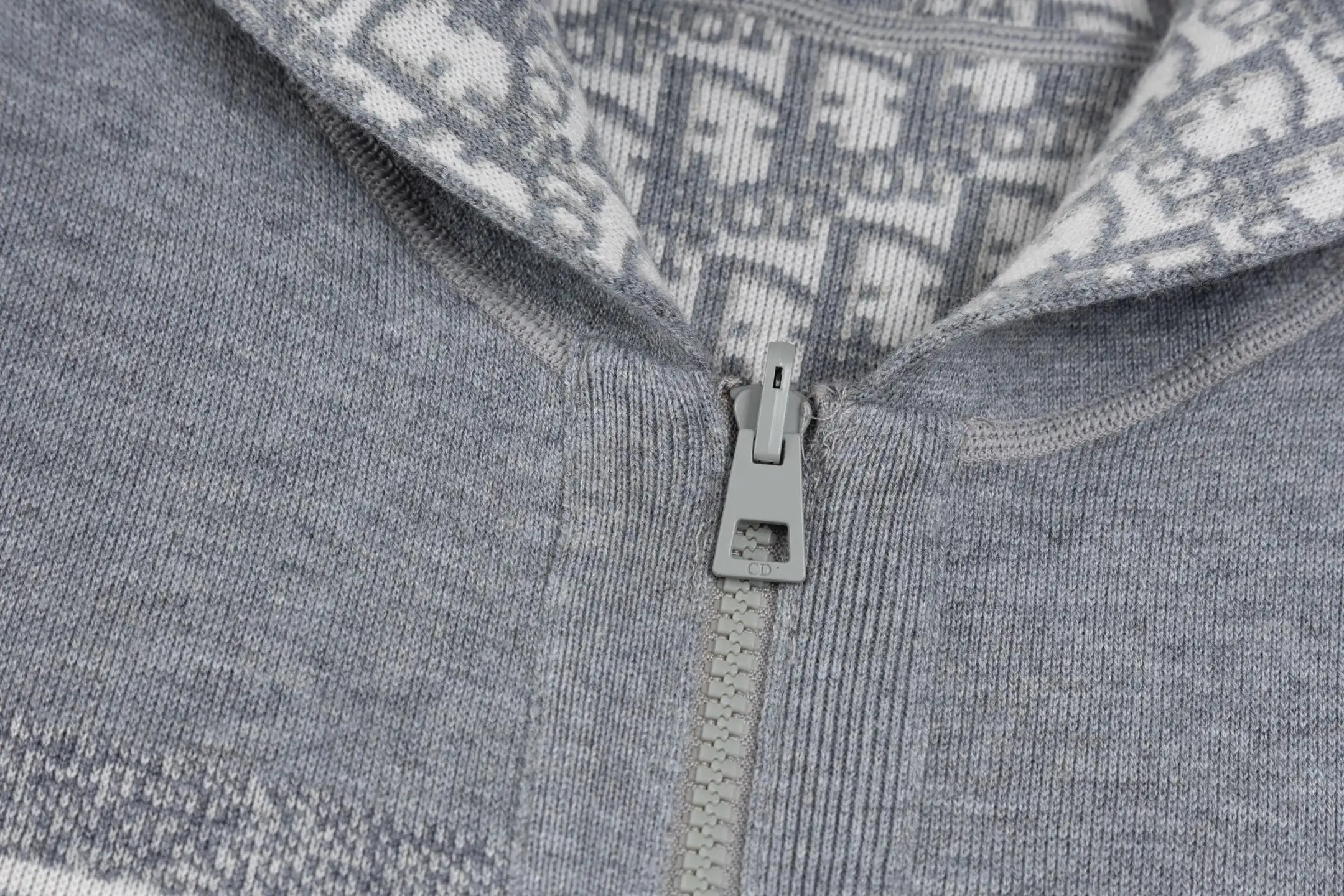 Oblique Reversible Cashmere-Blend Zip-Up Hoodie D33022511 — view 4