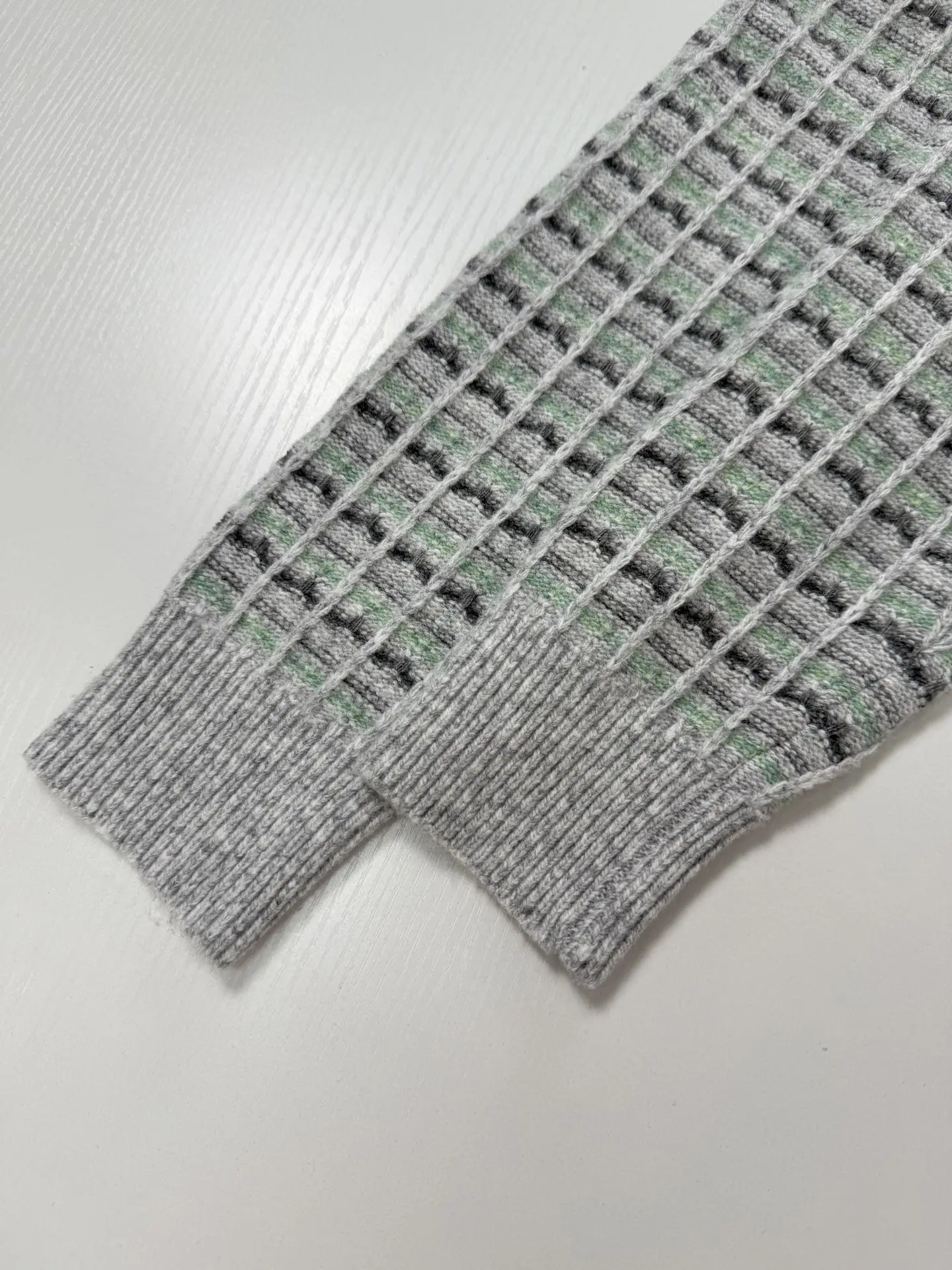 Check Jacquard Wool-Blend Crew-Neck Sweater D33522043 — view 7