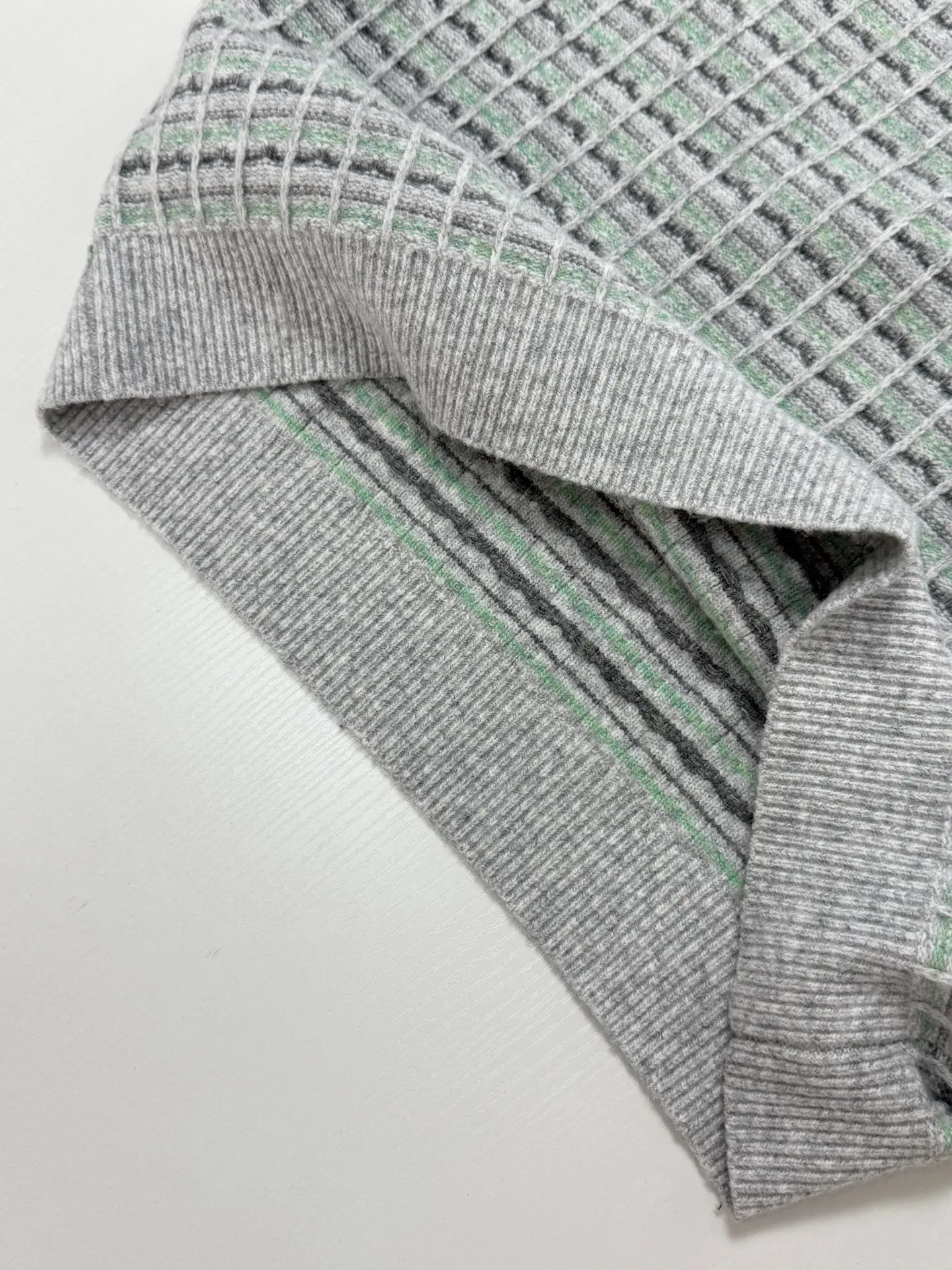 Check Jacquard Wool-Blend Crew-Neck Sweater D33522043 — view 10