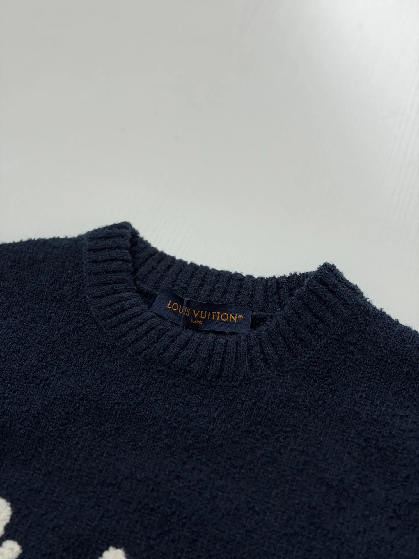 Script Logo Bouclé Knit Crew-Neck Sweater D33521967 — view 4