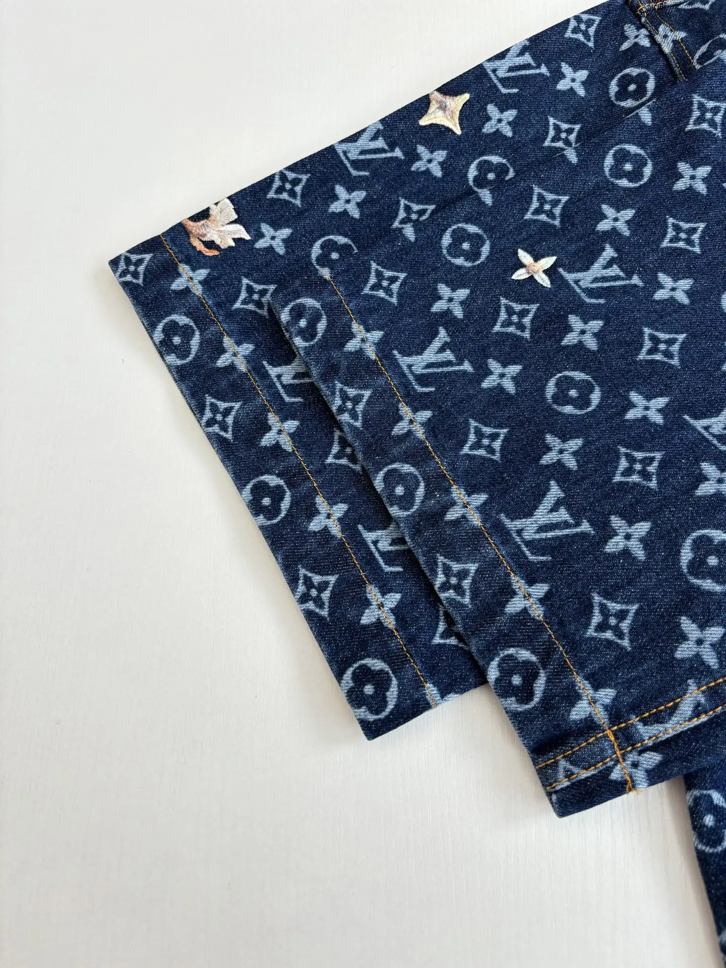 Monogram Embroidered Denim Short-Sleeve Shirt D33518595 — view 10