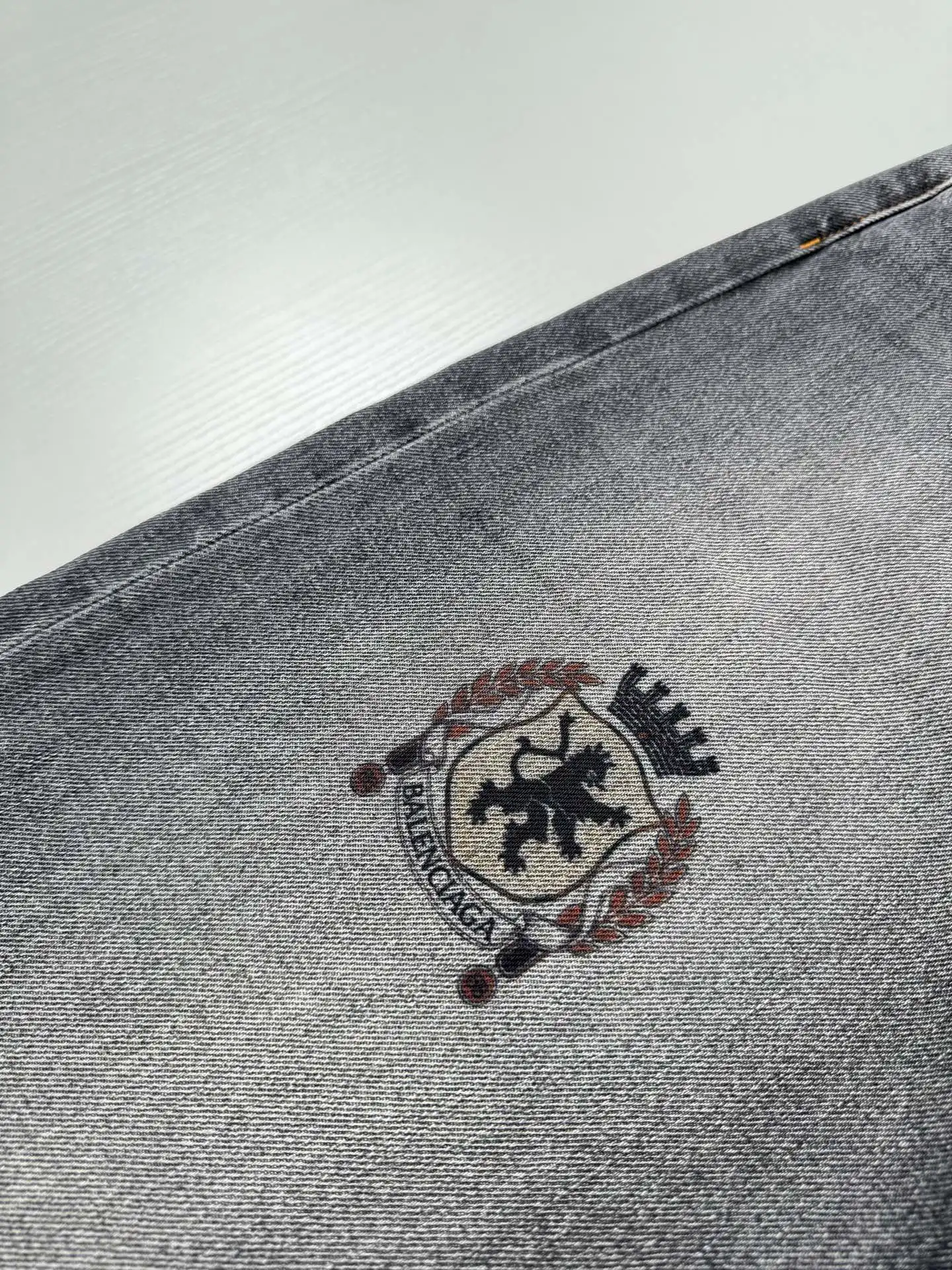 Embroidered Wide-Leg Distressed Jeans D33518750 — view 5