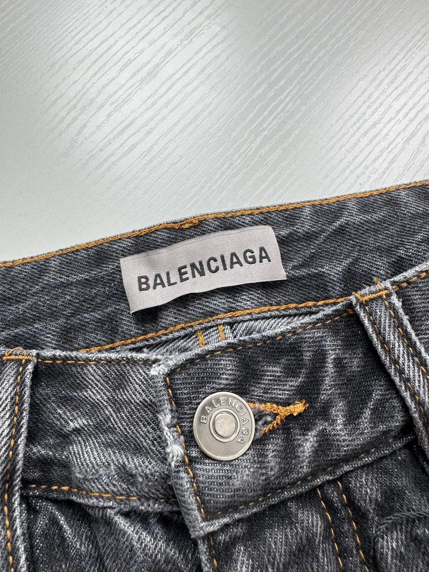 Embroidered Wide-Leg Distressed Jeans D33518750 — view 12