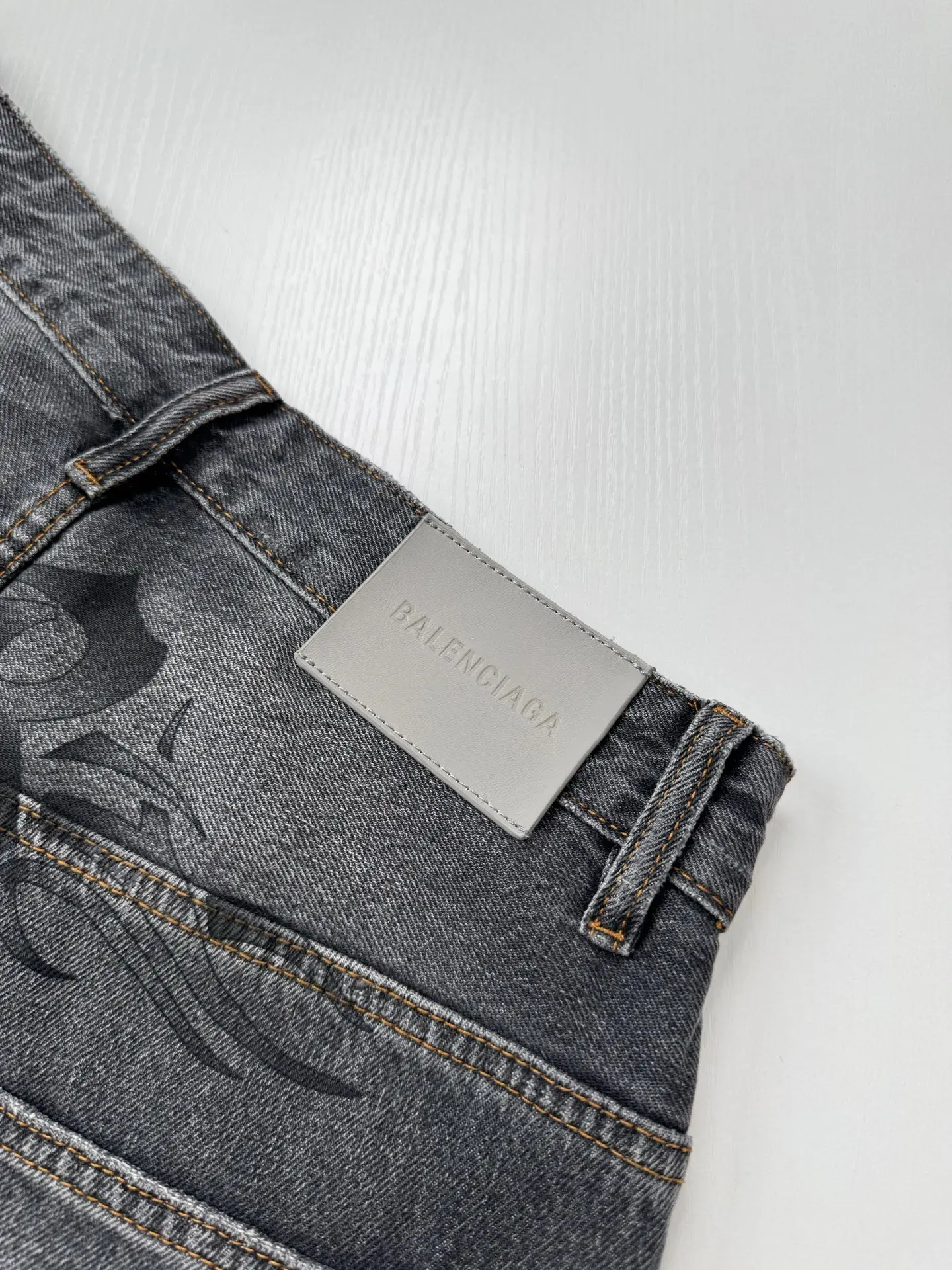 Embroidered Wide-Leg Distressed Jeans D33518750 — view 13