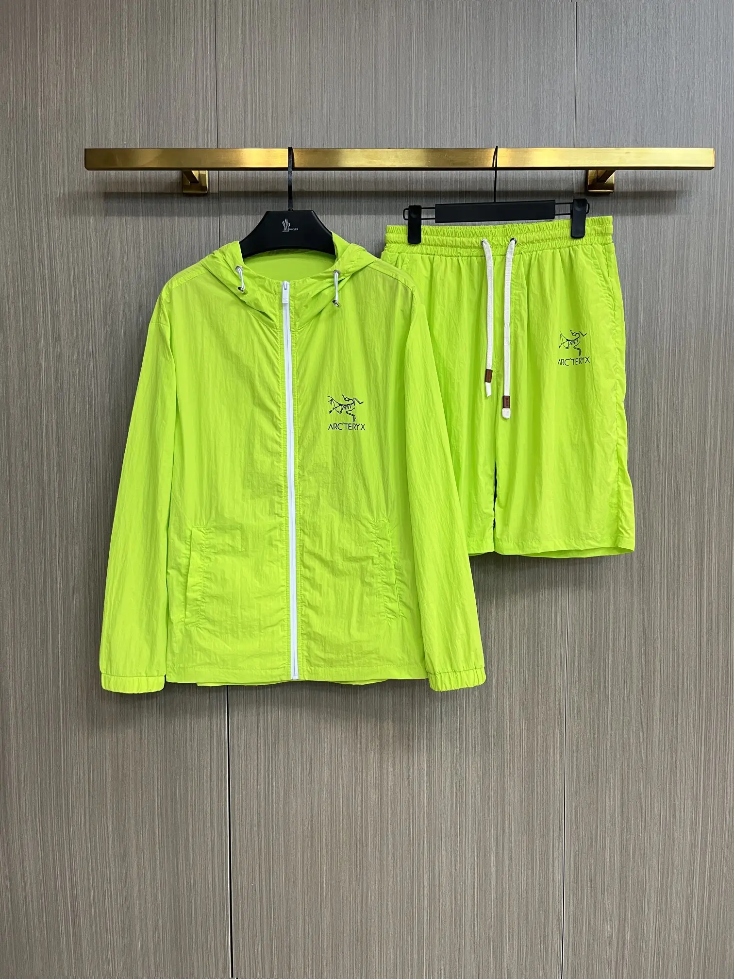 Hooded Windbreaker and Shorts Performance Set D34014968