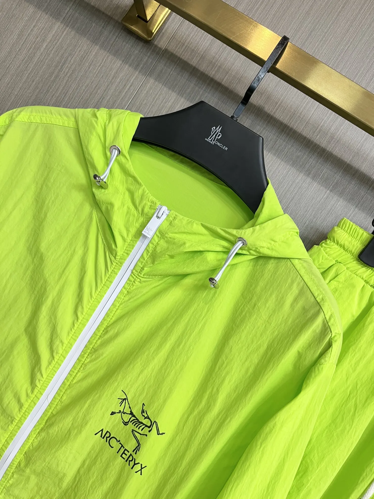 Hooded Windbreaker and Shorts Performance Set D34014968 — view 10