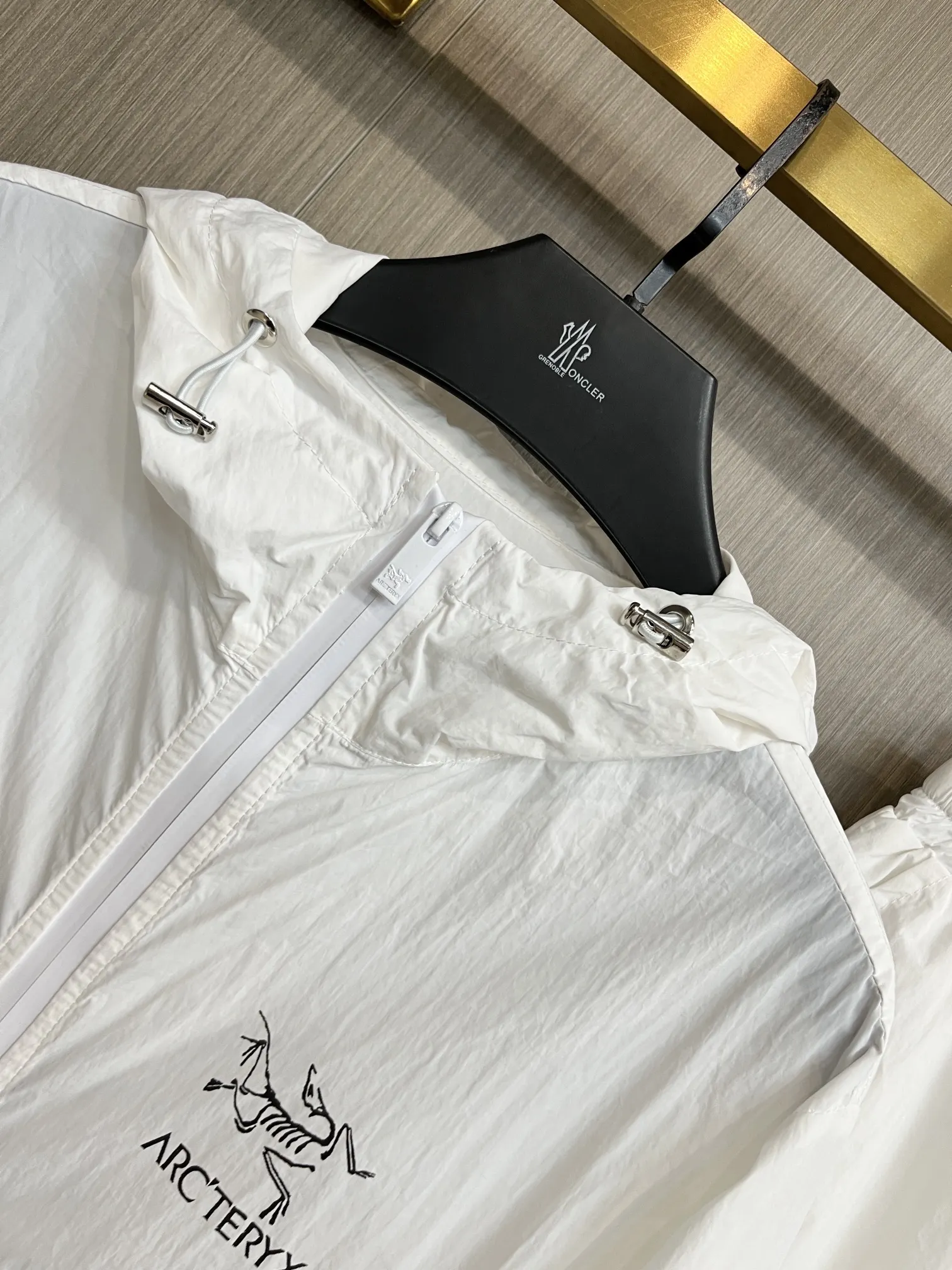 Logo-Print Hooded Windbreaker and Shorts Set D34014961 — view 10
