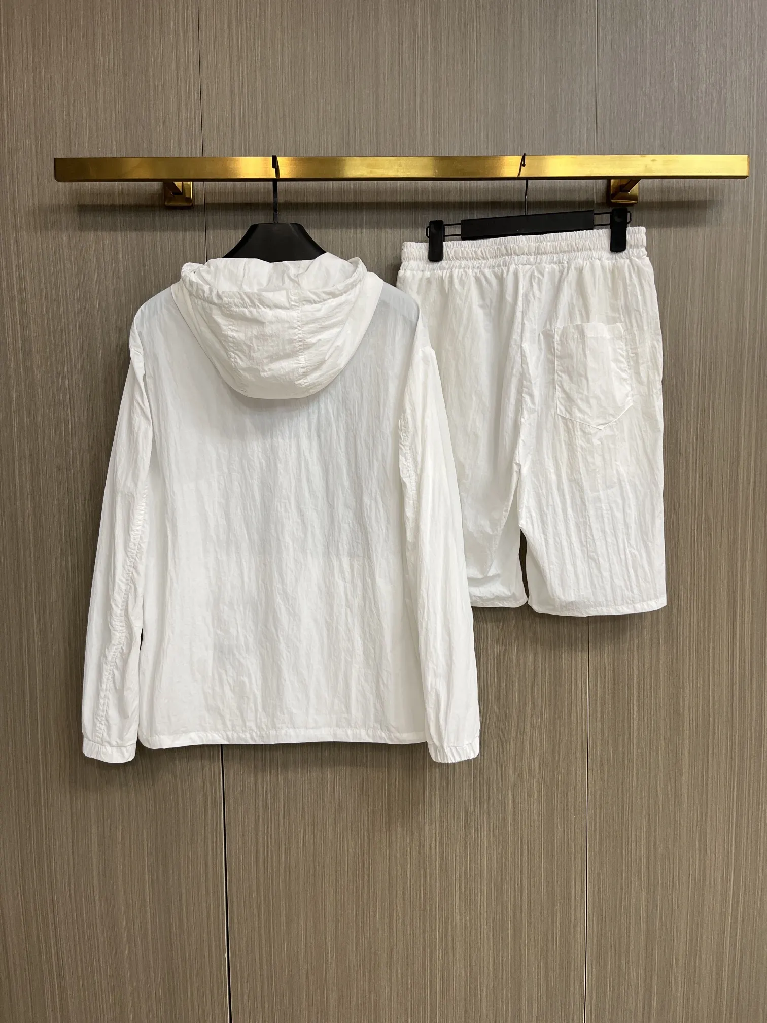 Hooded Windbreaker and Shorts Two-Piece Set D34014963 — view 2