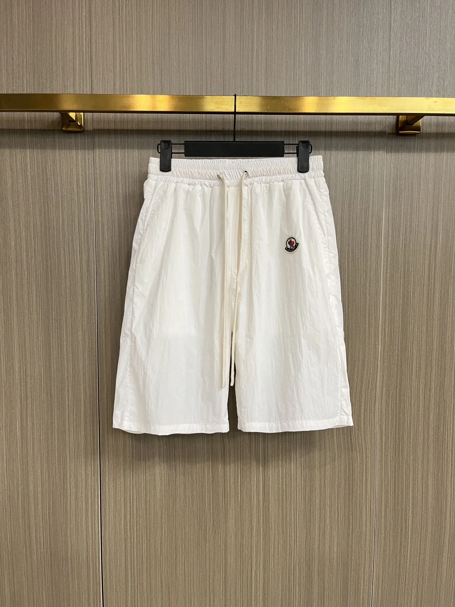 Hooded Windbreaker and Shorts Two-Piece Set D34014963 — view 3