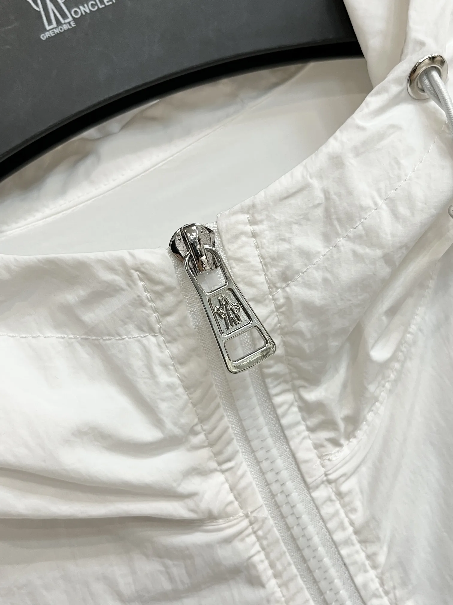 Hooded Windbreaker and Shorts Two-Piece Set D34014963 — view 6