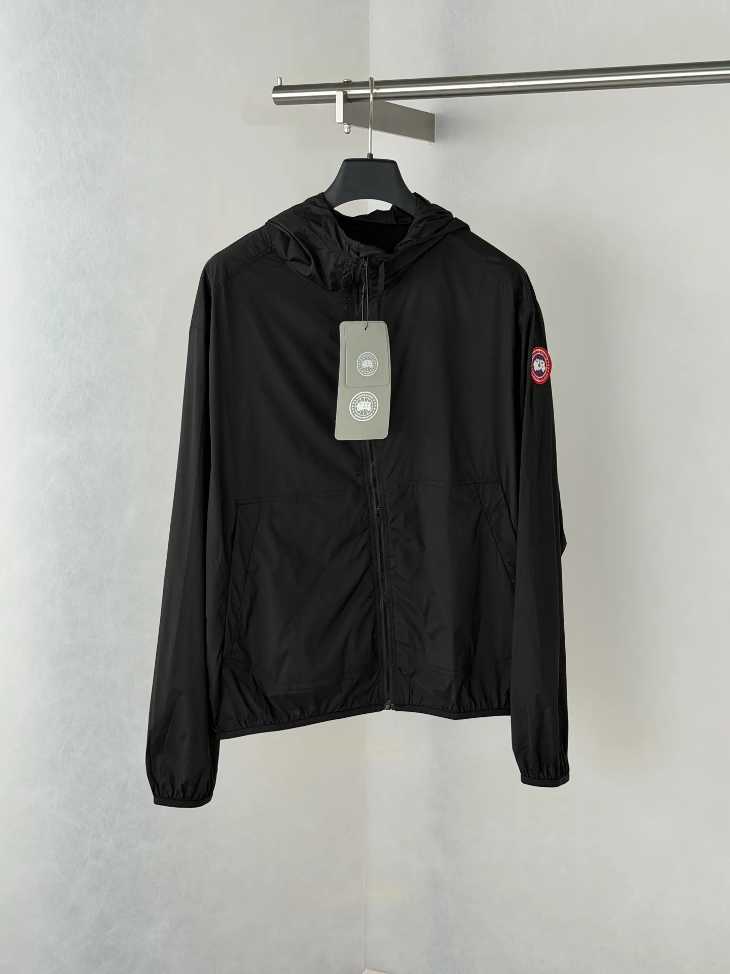 Lightweight Hooded Windbreaker Jacket D34018694