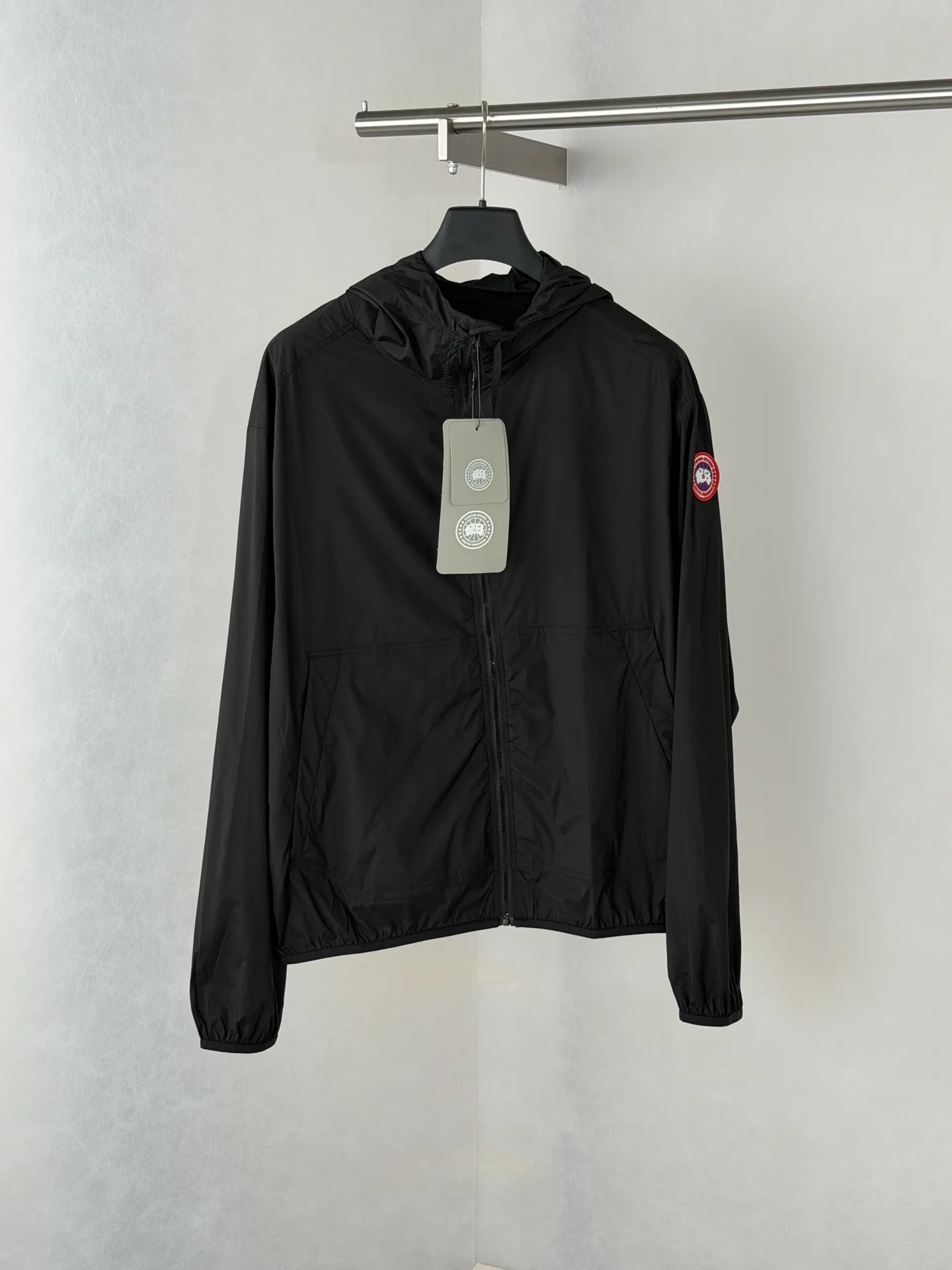 Lightweight Hooded Windbreaker Jacket D34018694