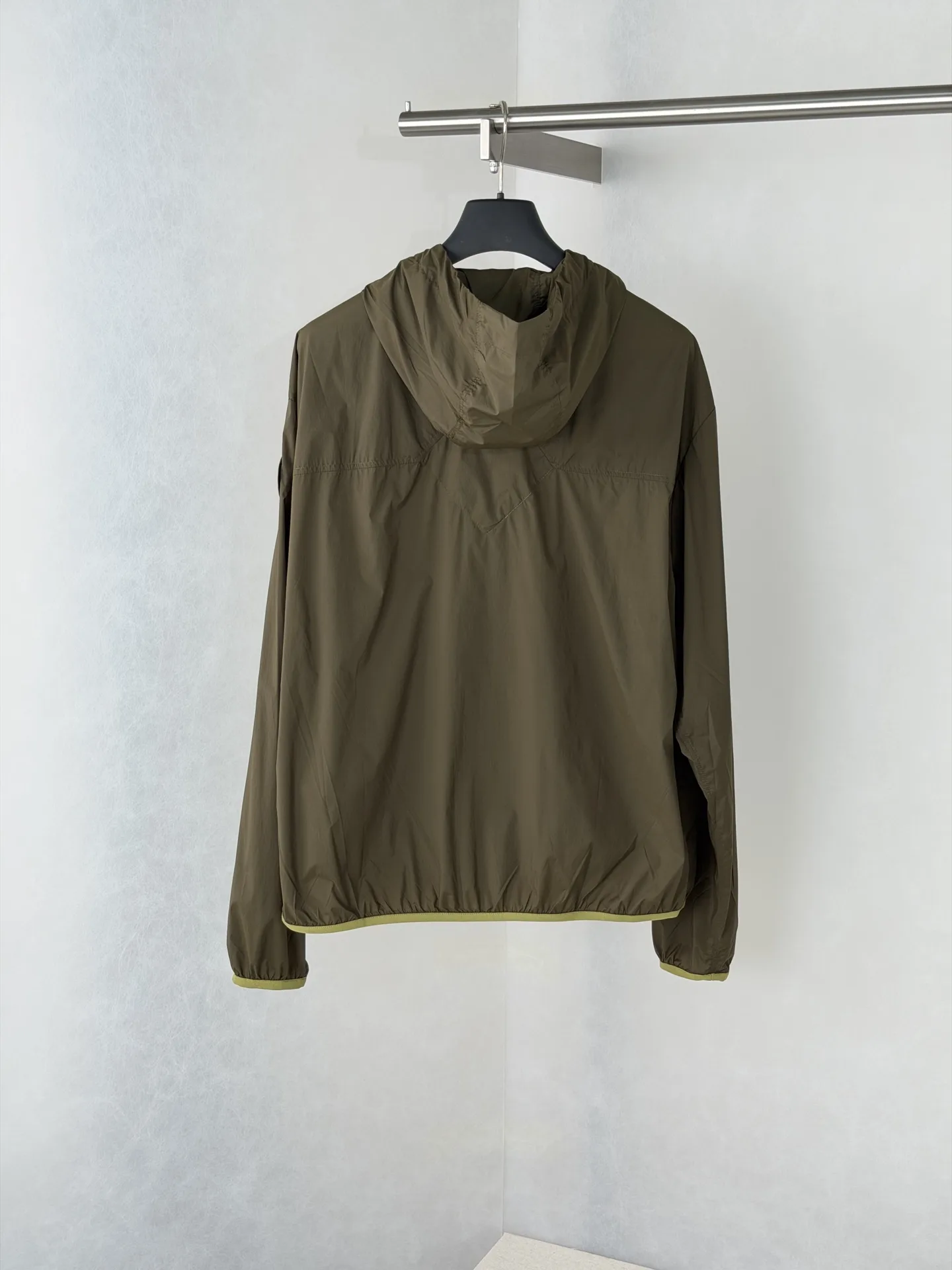 Lightweight Hooded Nylon Windbreaker D34018695 — view 2