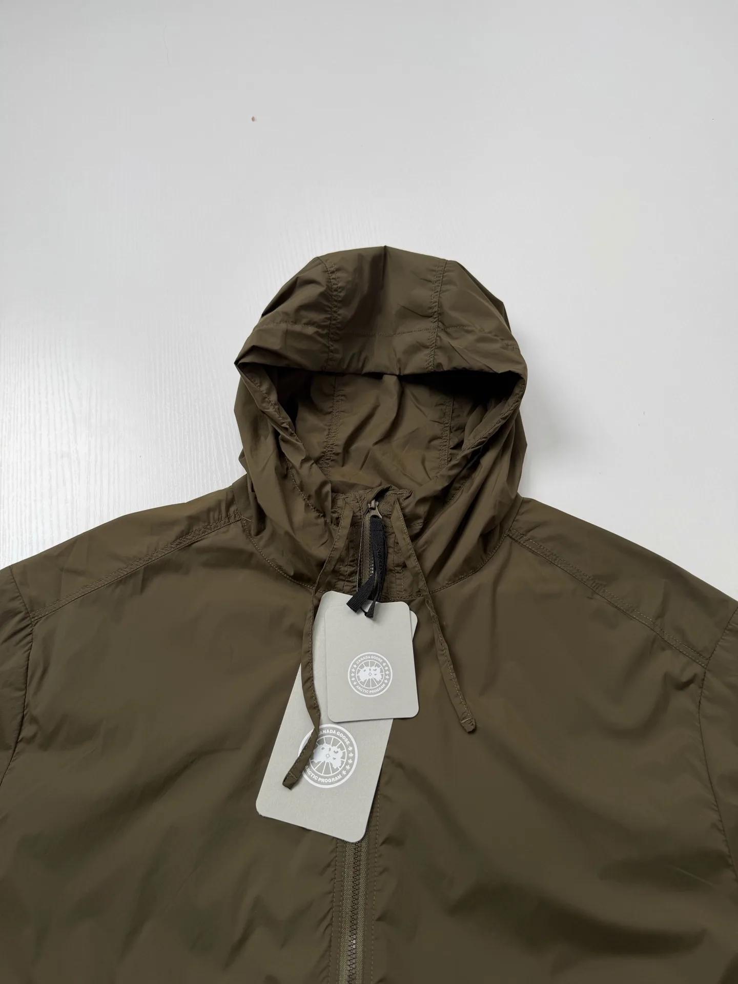 Lightweight Hooded Nylon Windbreaker D34018695 — view 4