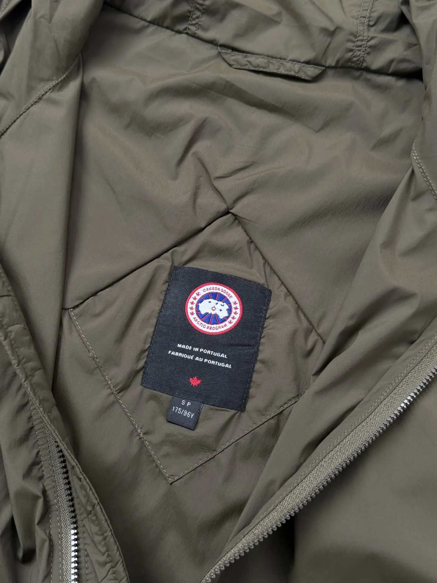 Lightweight Hooded Nylon Windbreaker D34018695 — view 5