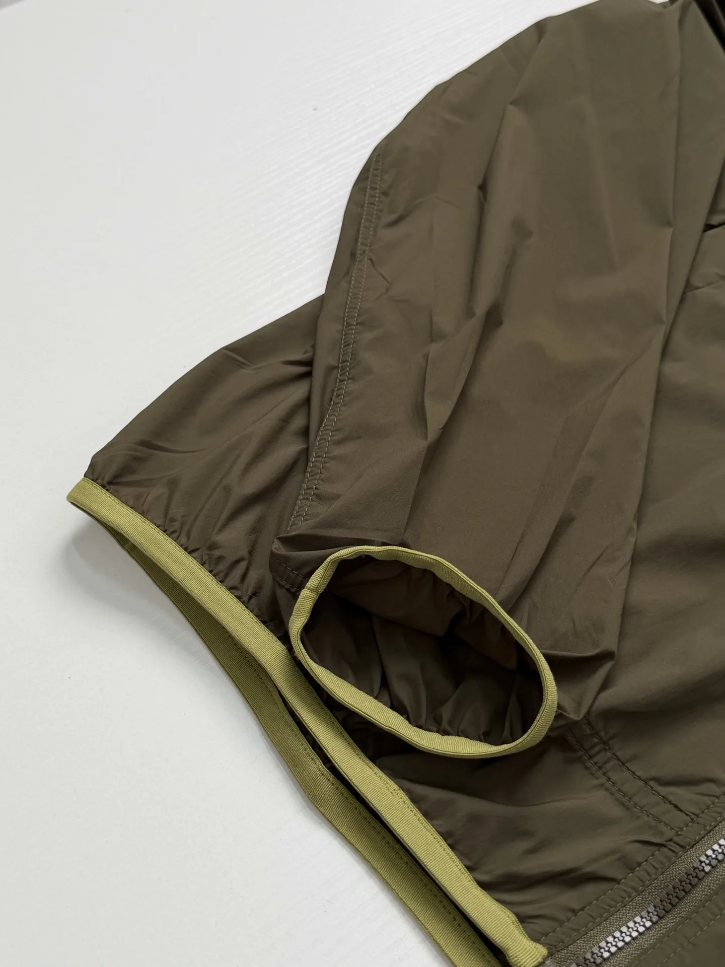 Lightweight Hooded Nylon Windbreaker D34018695 — view 8