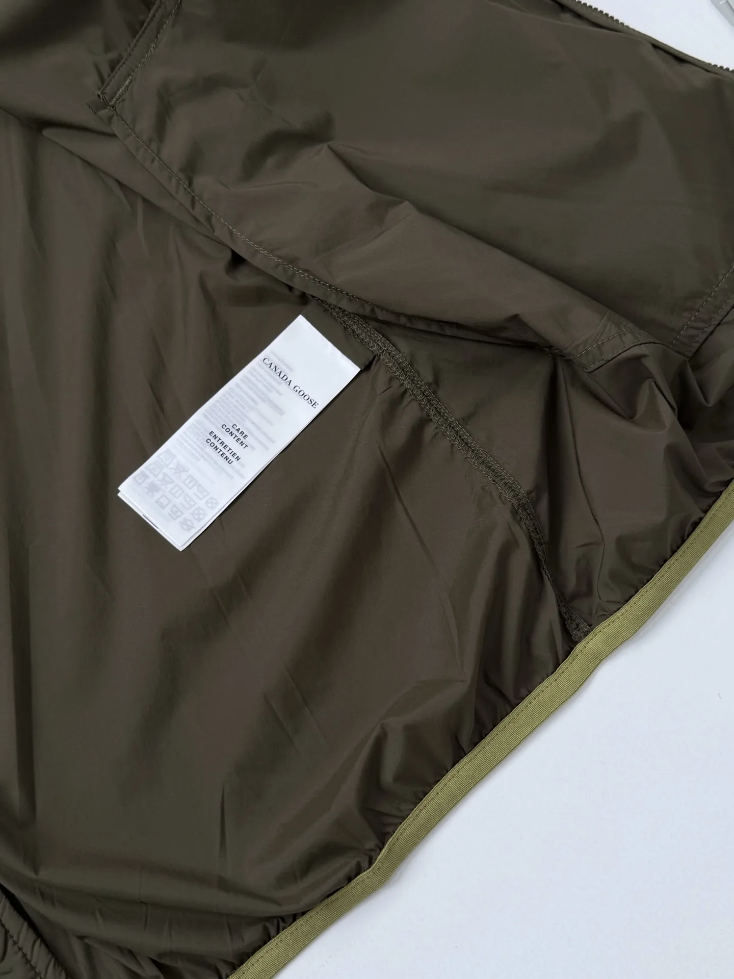 Lightweight Hooded Nylon Windbreaker D34018695 — view 9