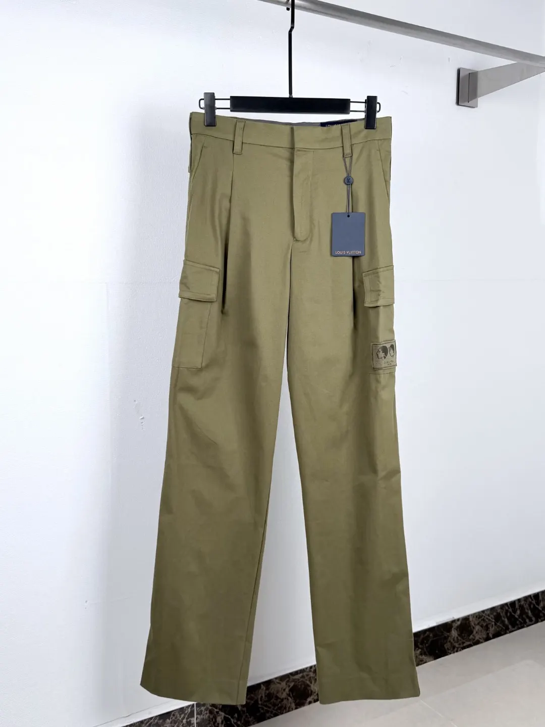 Embroidered Logo Cotton-Blend Cargo Trousers D35021298