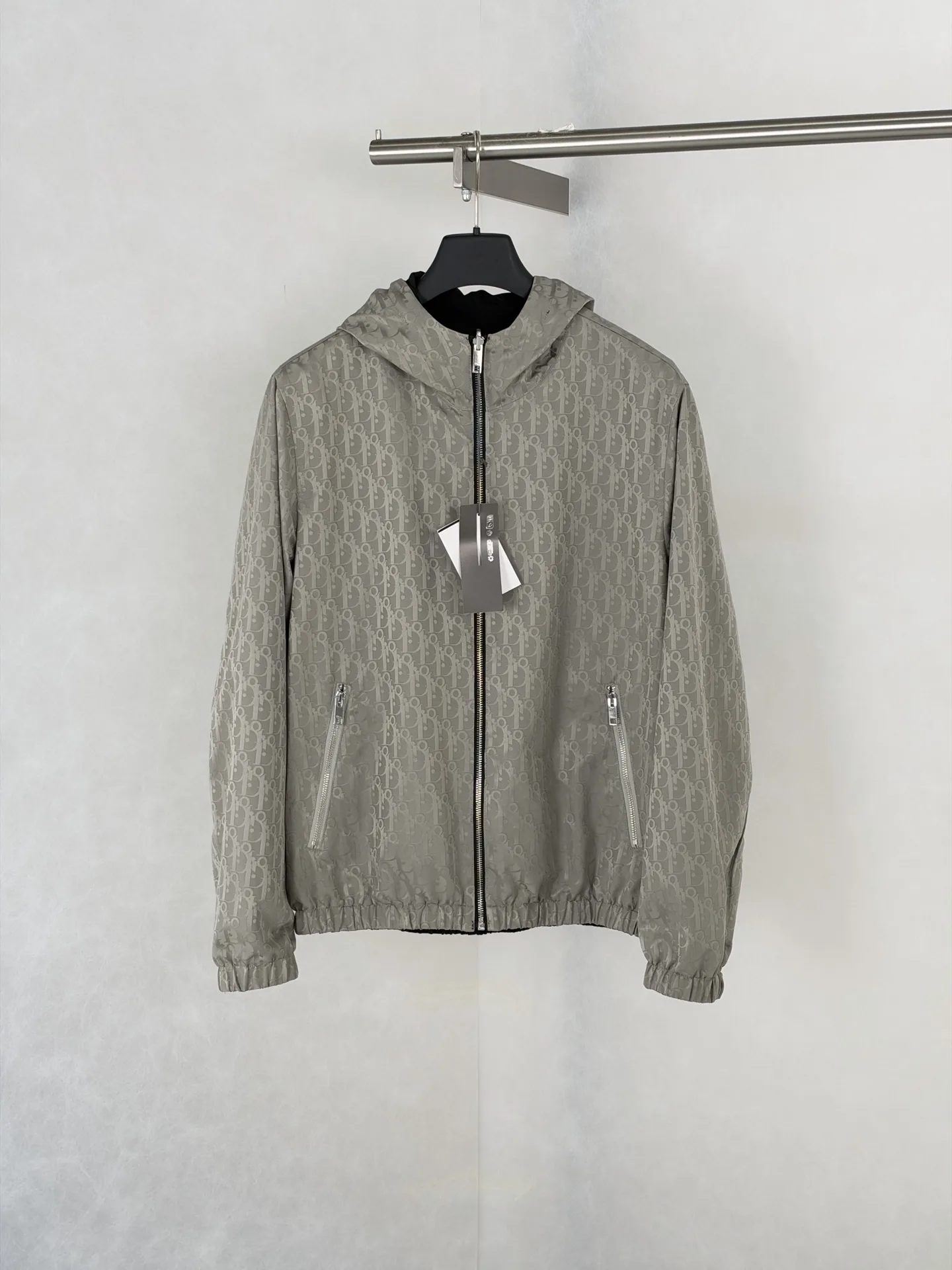 Oblique Jacquard Reversible Hooded Jacket D35520472