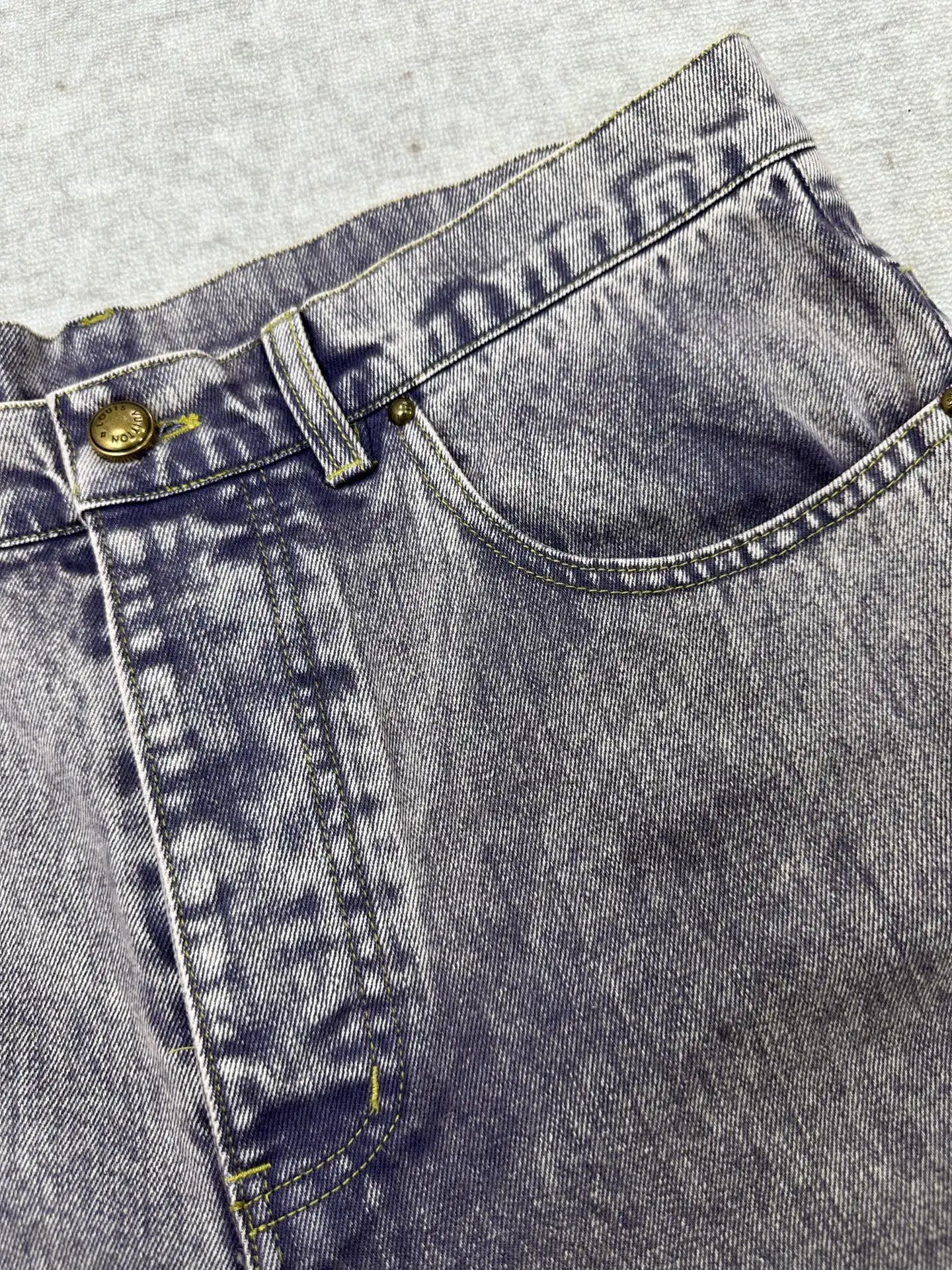 Acid-Wash Straight-Leg Jeans D36014373 — view 4
