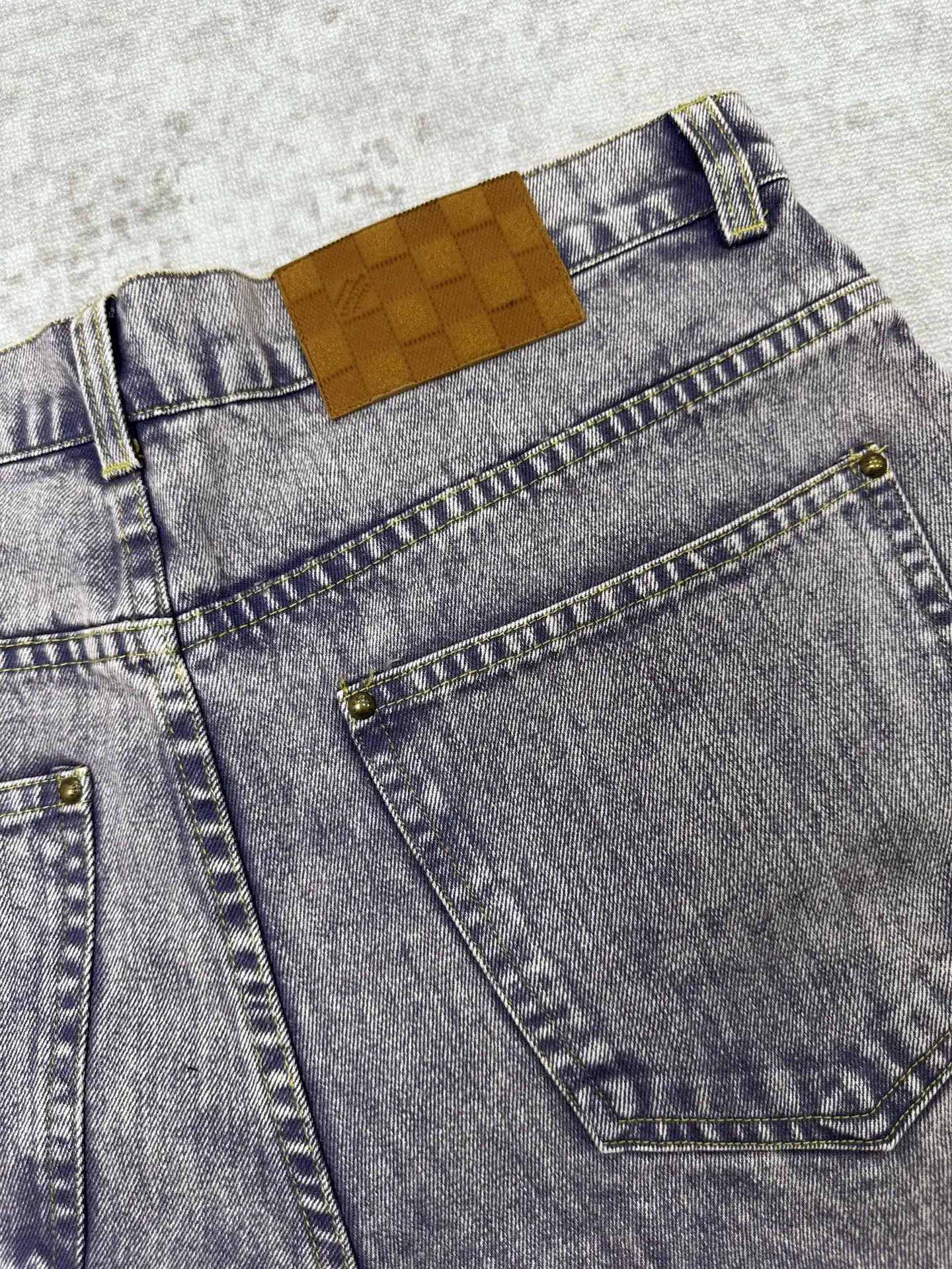 Acid-Wash Straight-Leg Jeans D36014373 — view 7