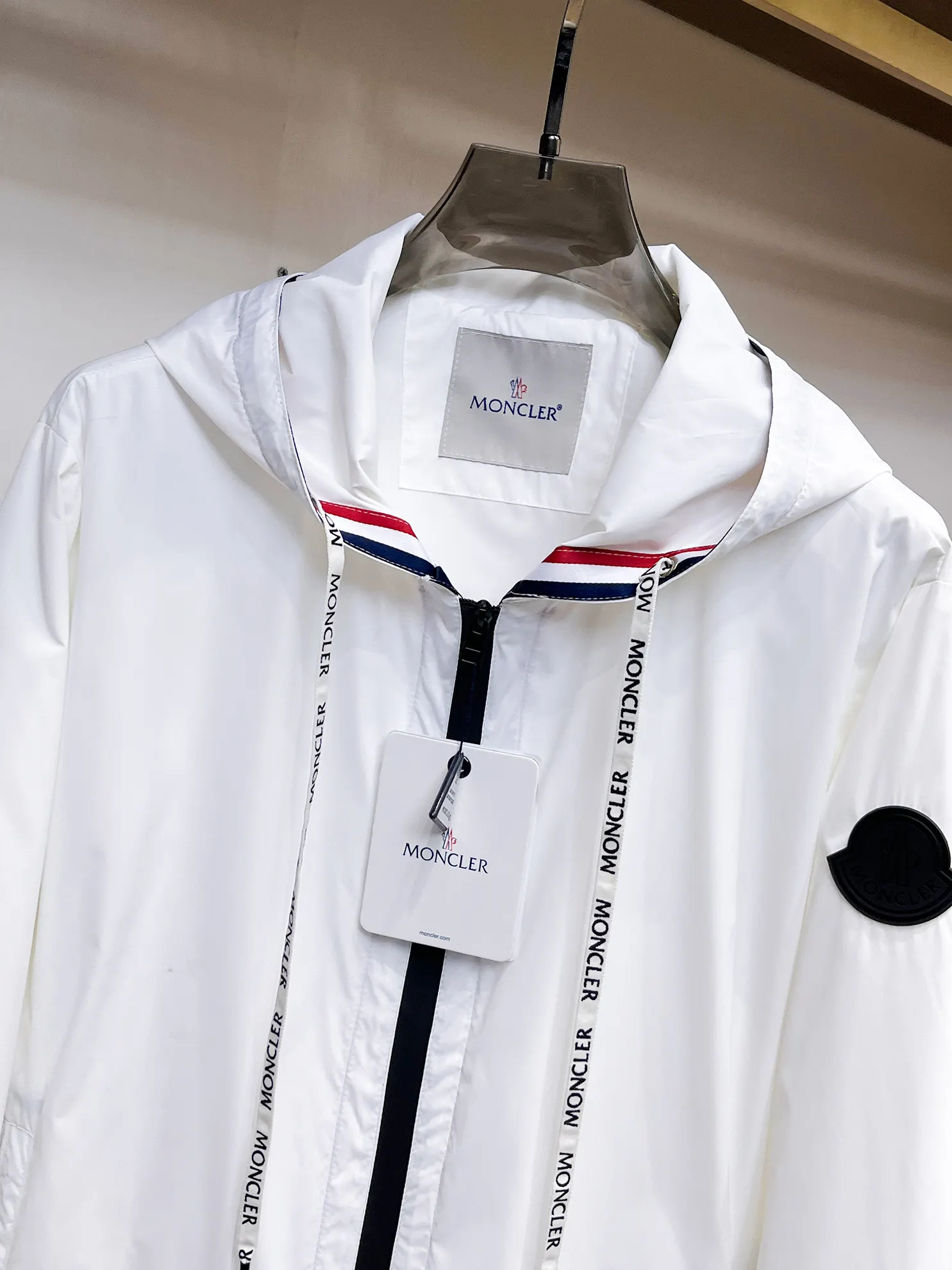 Logo-Patch Hooded Windbreaker Jacket D37015080 — view 4