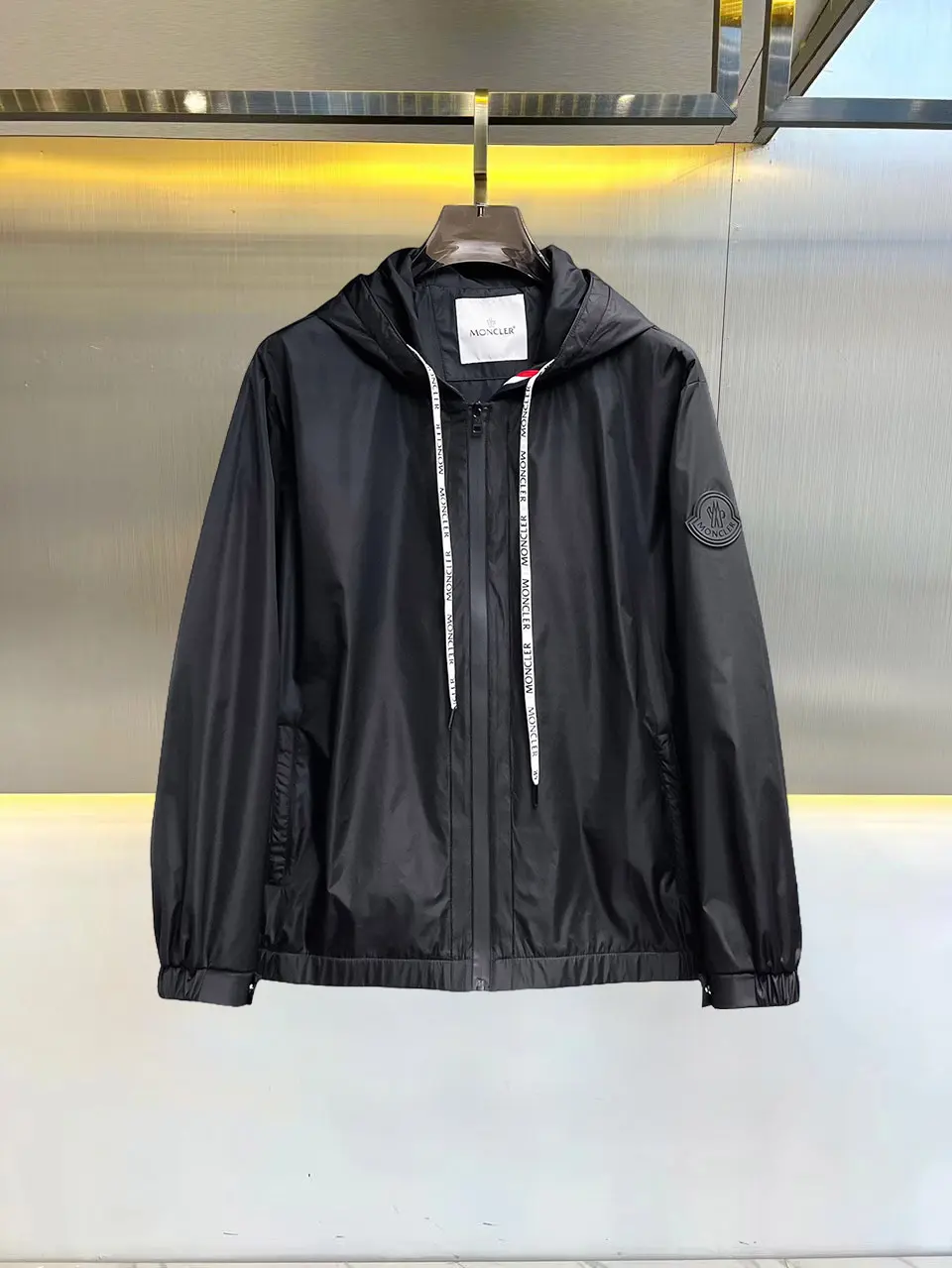 Logo-Patch Hooded Windbreaker Jacket D37015081