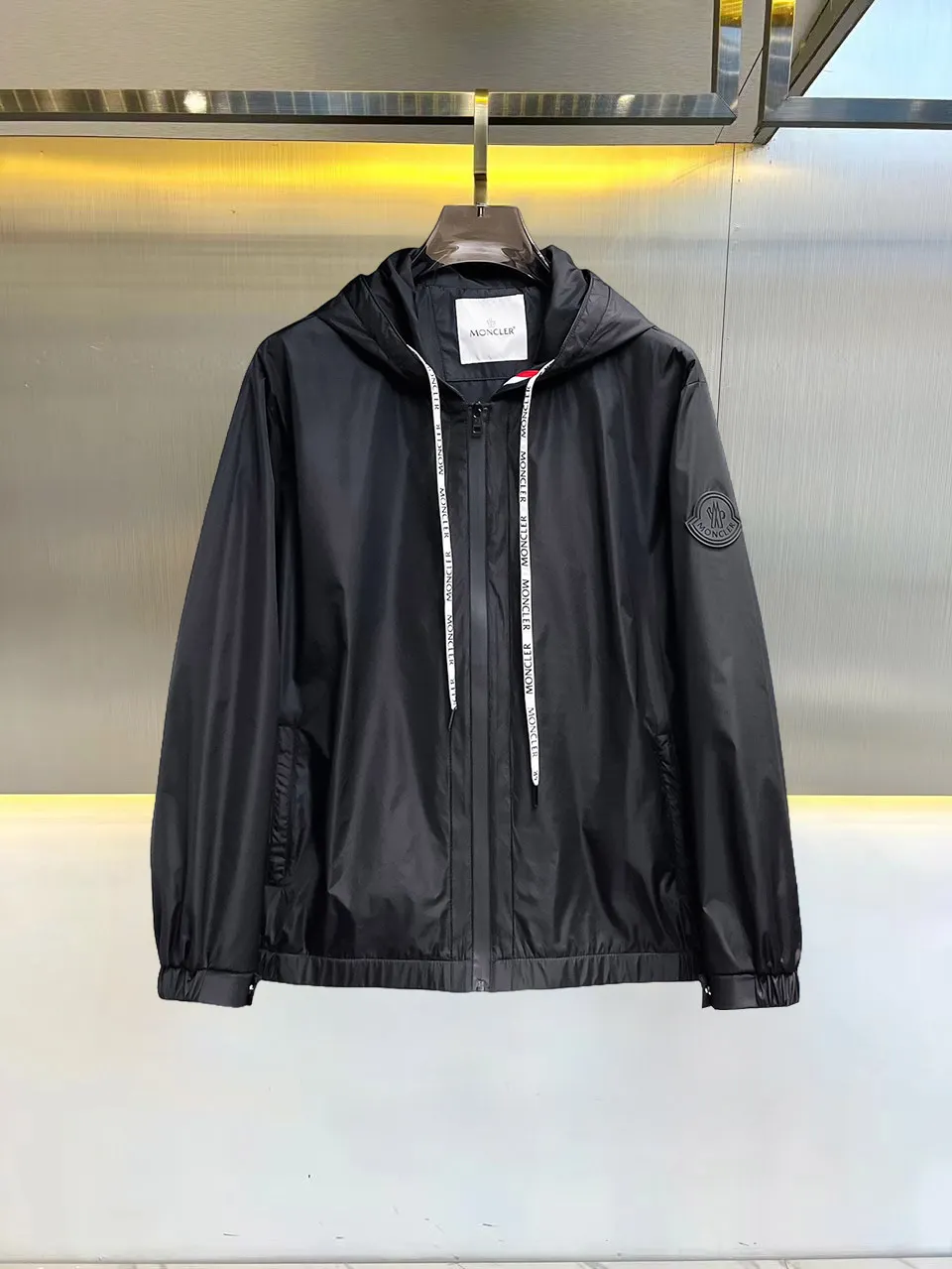 Logo-Patch Hooded Windbreaker Jacket D37015081