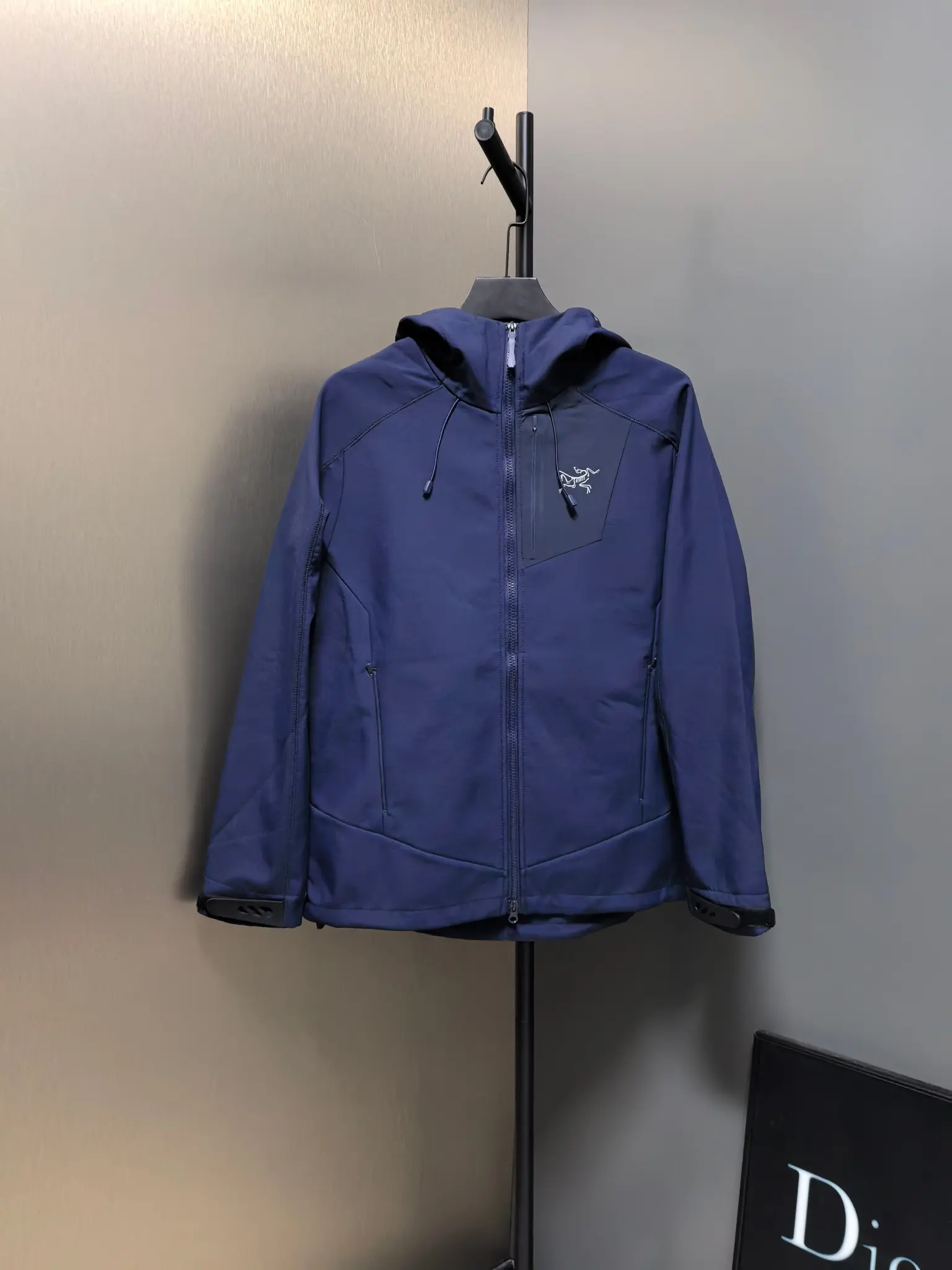 Logo-Print Hooded Softshell Jacket D37022096
