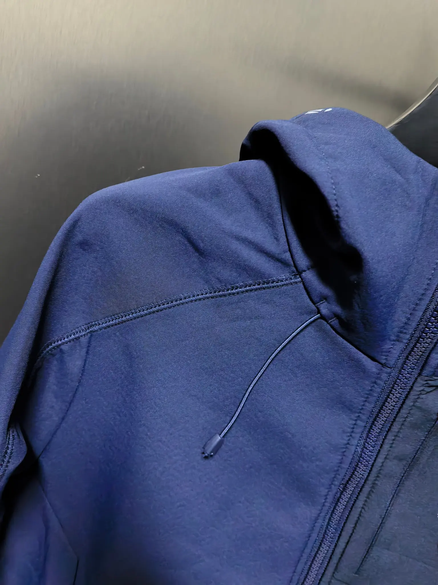 Logo-Print Hooded Softshell Jacket D37022096 — view 2