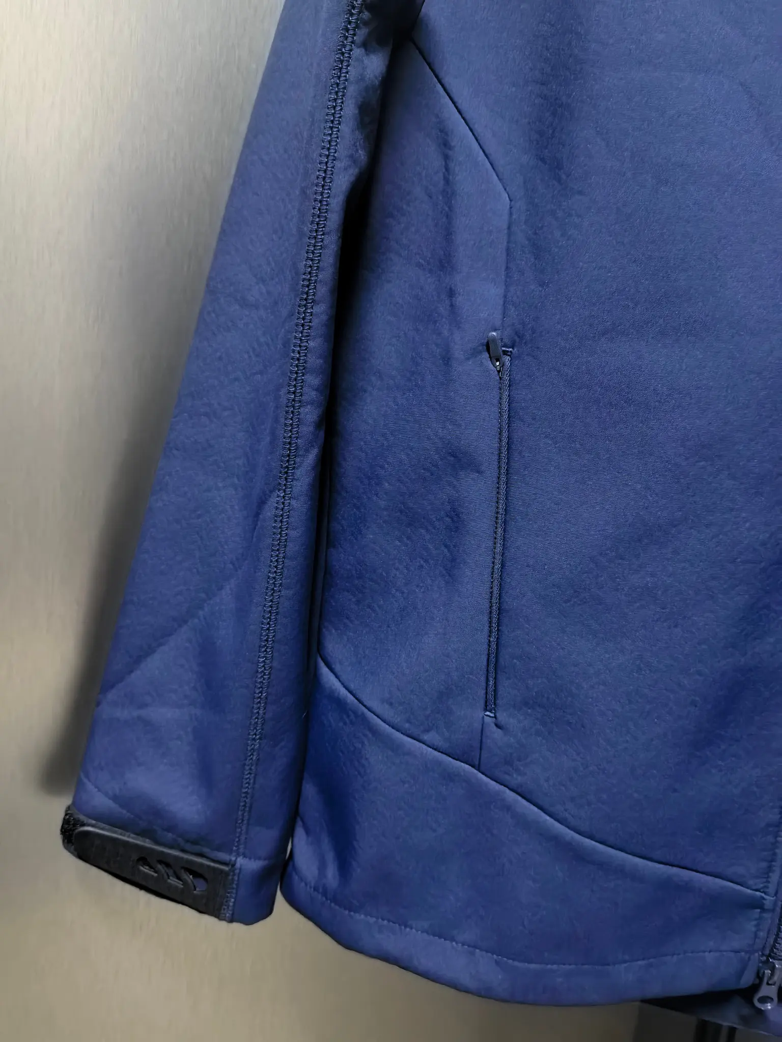 Logo-Print Hooded Softshell Jacket D37022096 — view 4