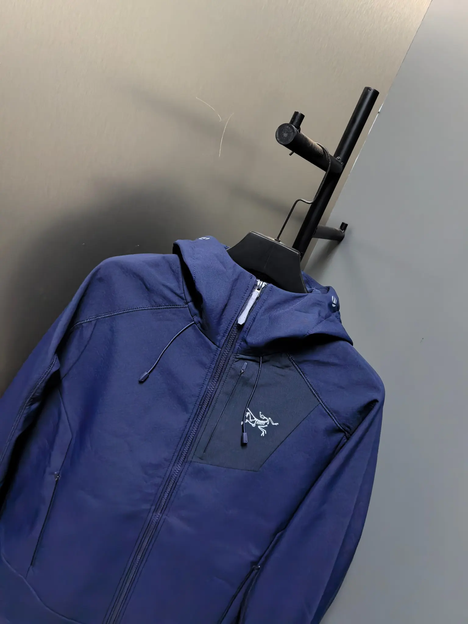 Logo-Print Hooded Softshell Jacket D37022096 — view 6