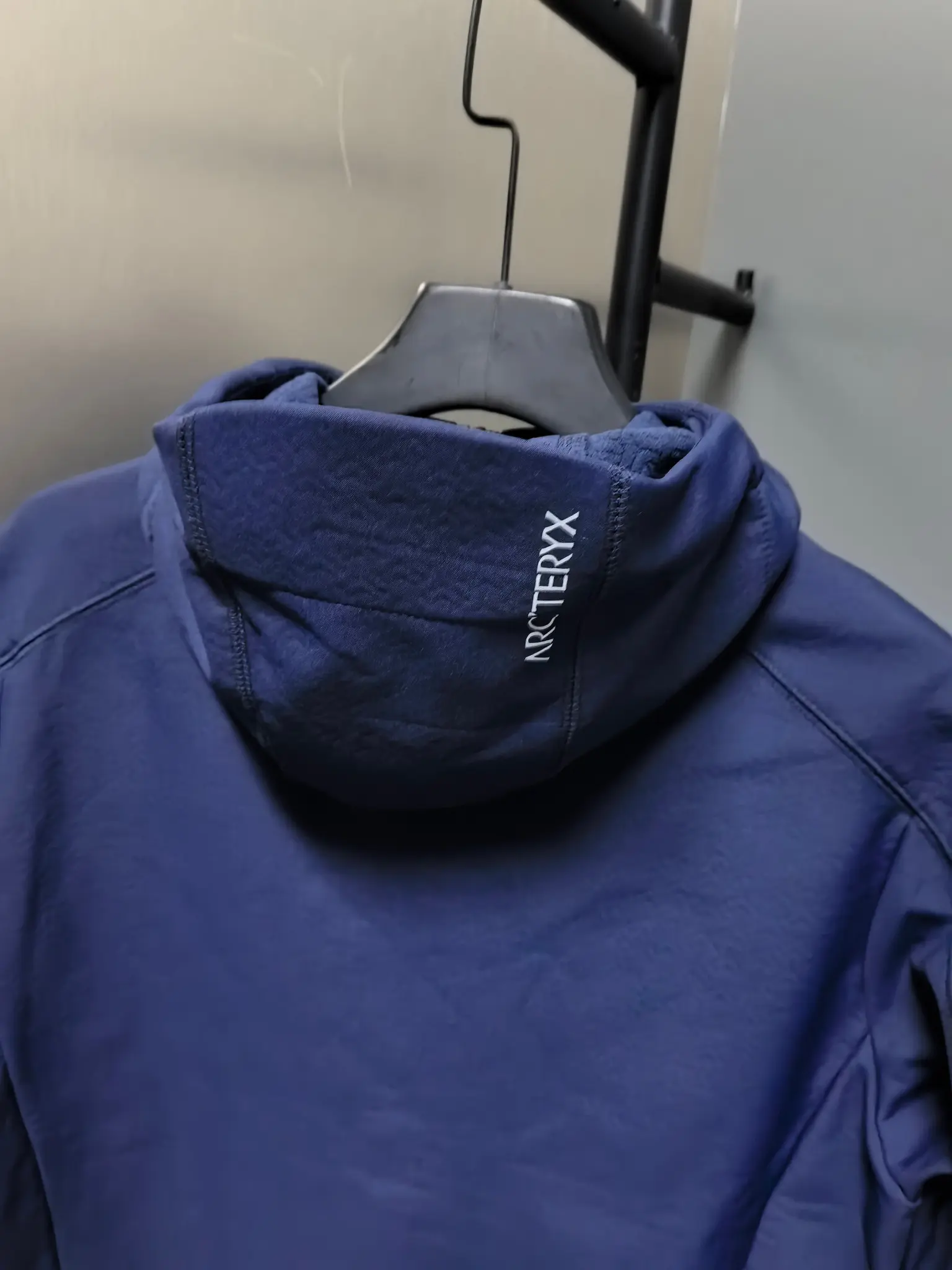 Logo-Print Hooded Softshell Jacket D37022096 — view 7