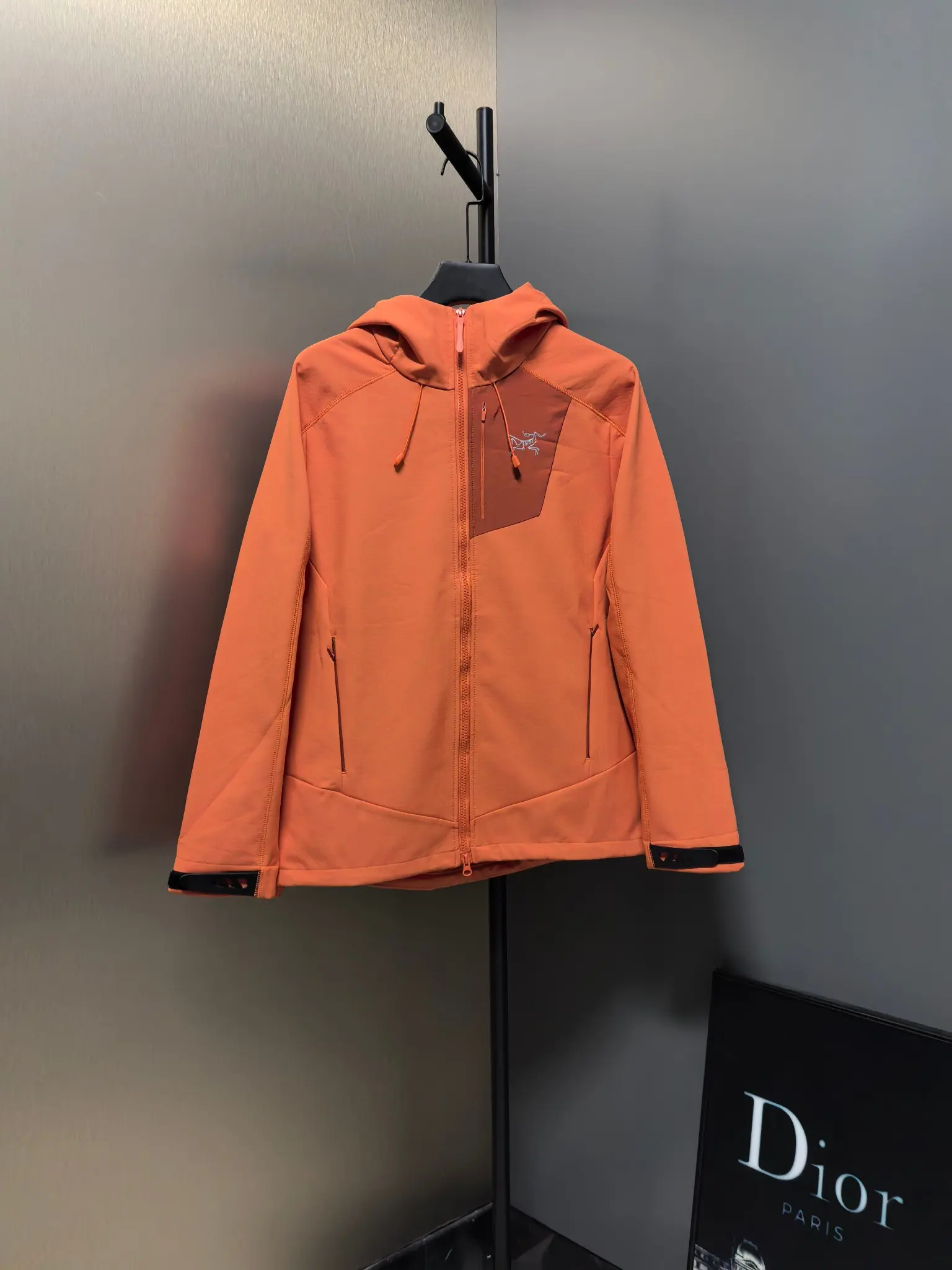 Hooded Softshell Performance Jacket D37022094