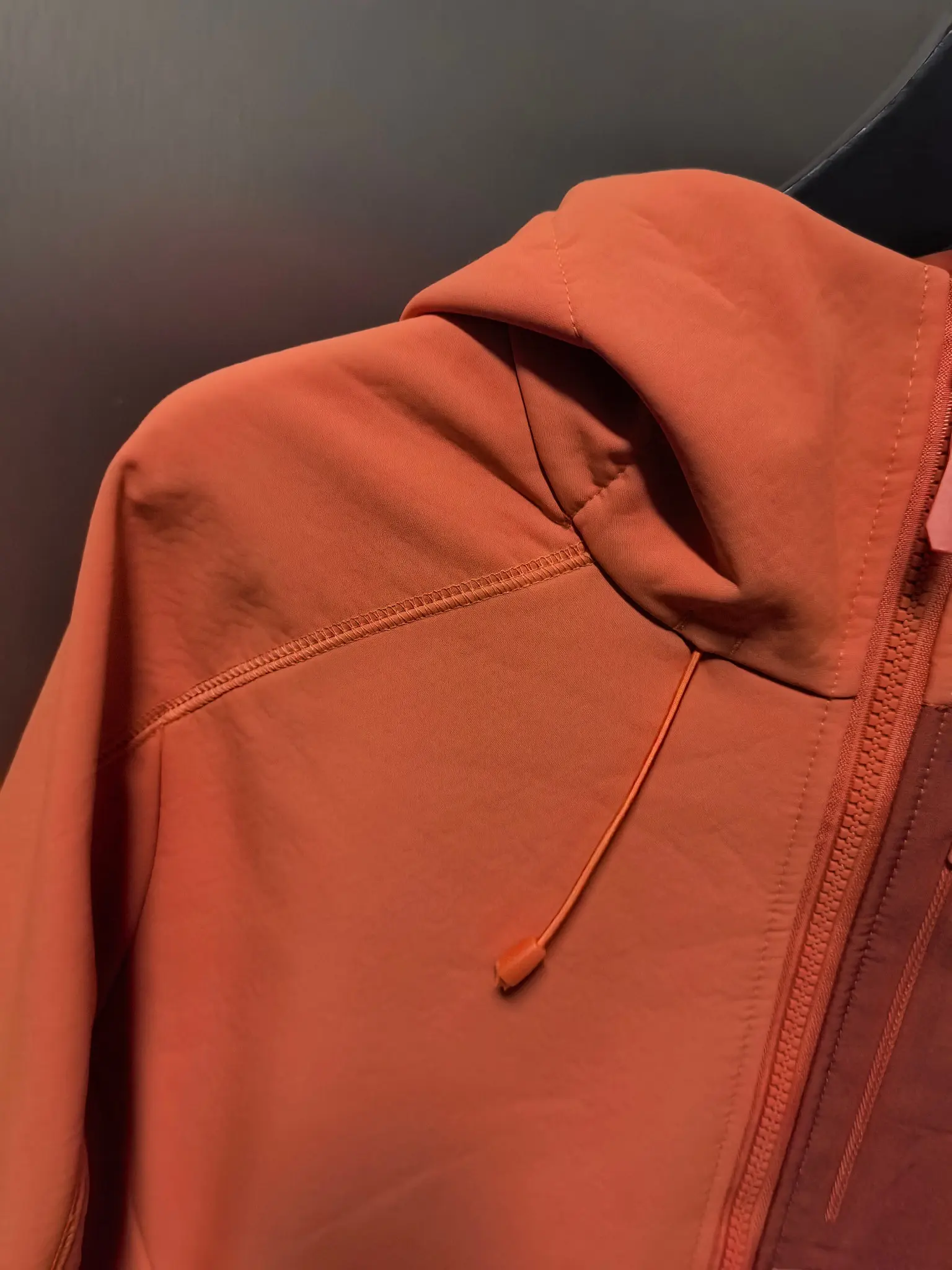 Hooded Softshell Performance Jacket D37022094 — view 2