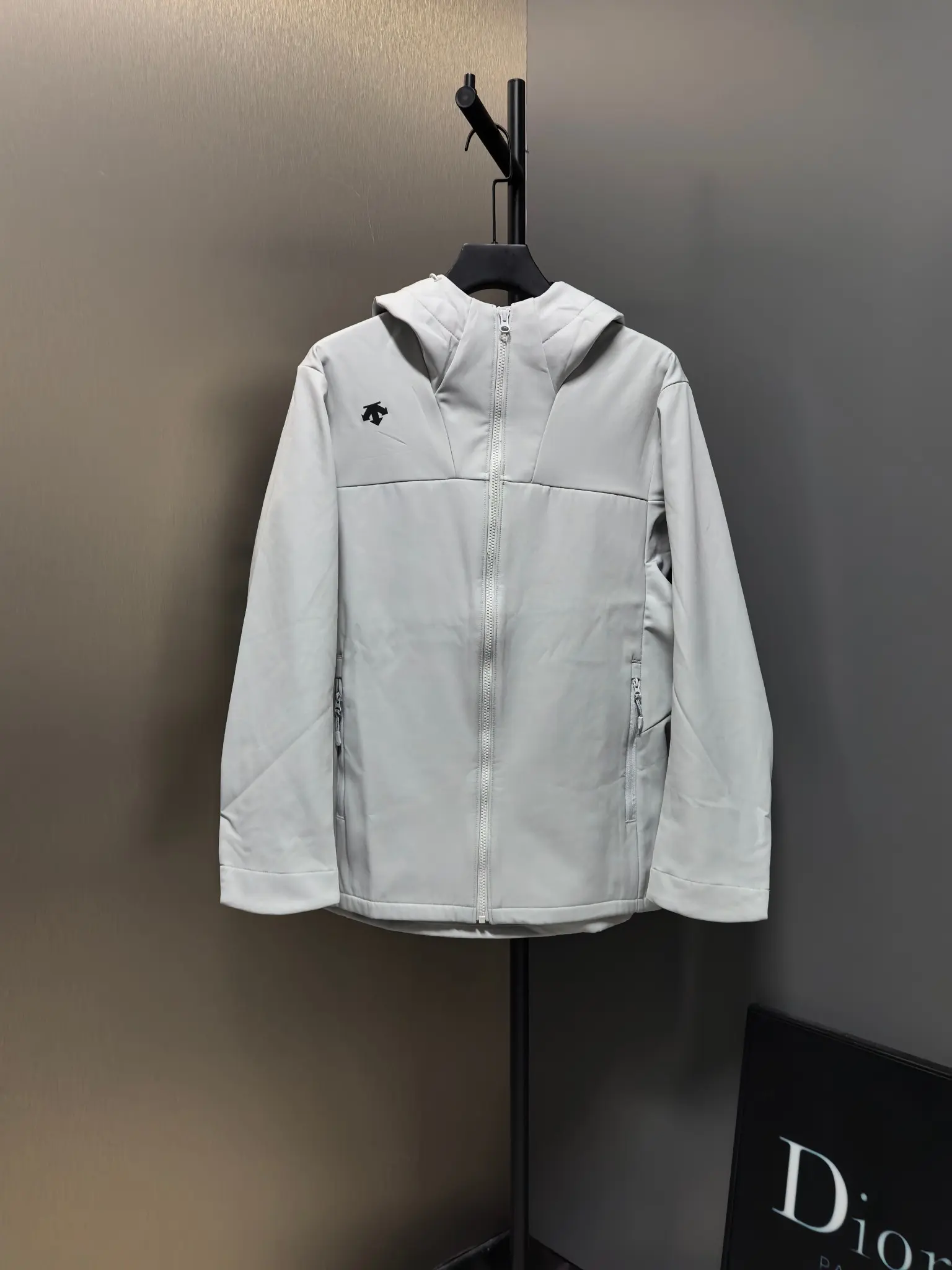 Hooded Softshell Performance Jacket D37022098