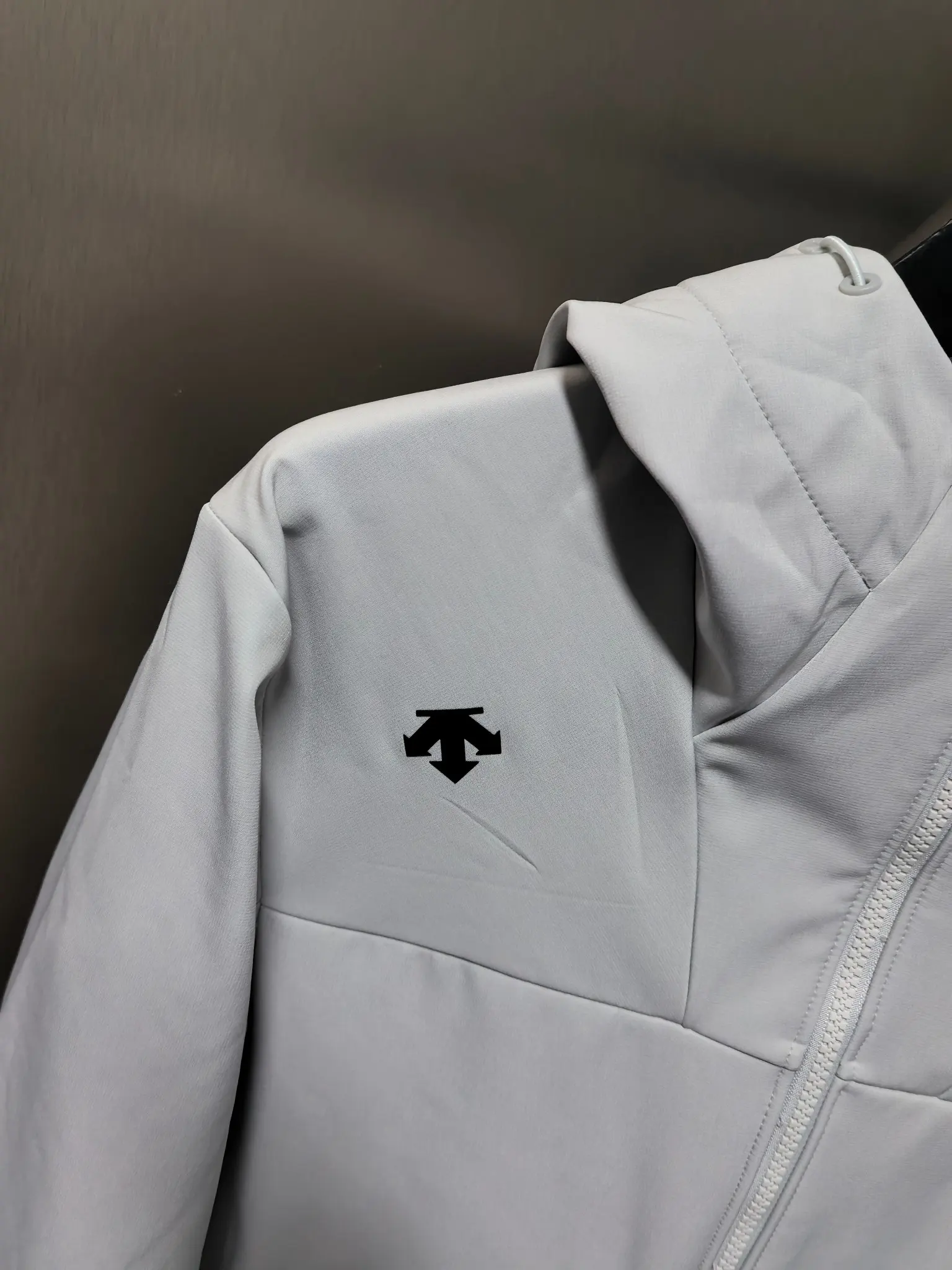 Hooded Softshell Performance Jacket D37022098 — view 2
