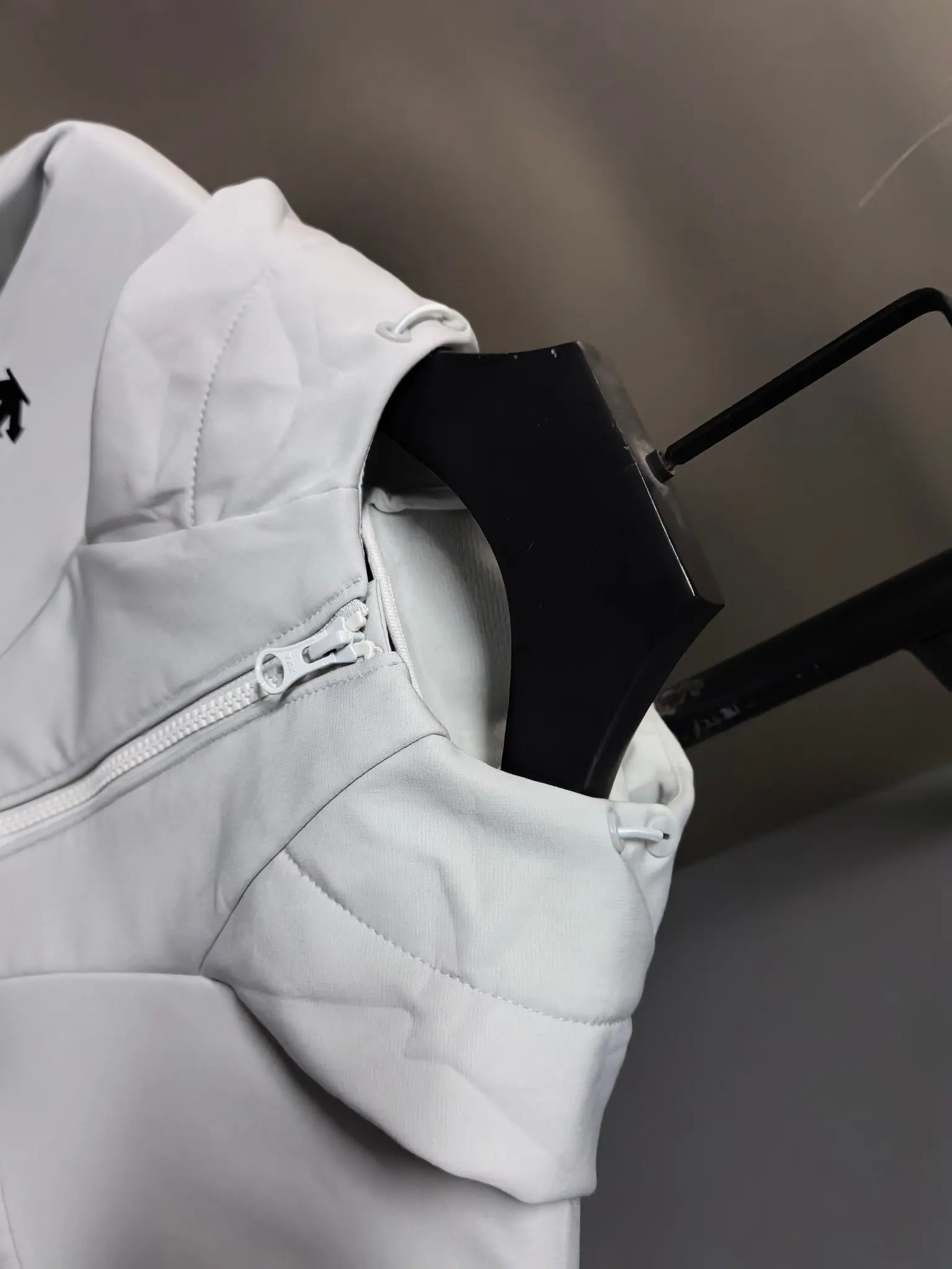 Hooded Softshell Performance Jacket D37022098 — view 4