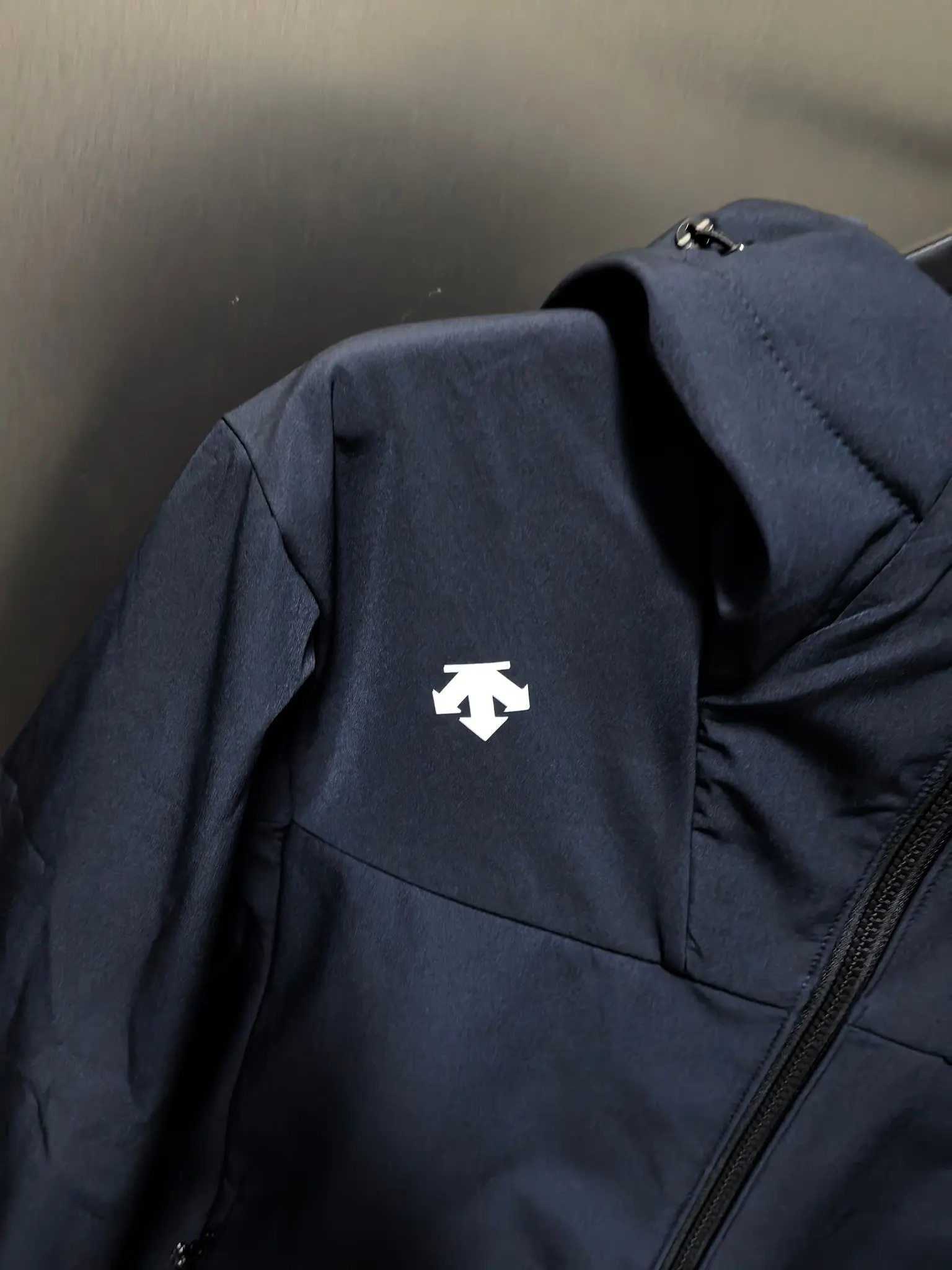 Hooded Softshell Performance Jacket D37022099 — view 2
