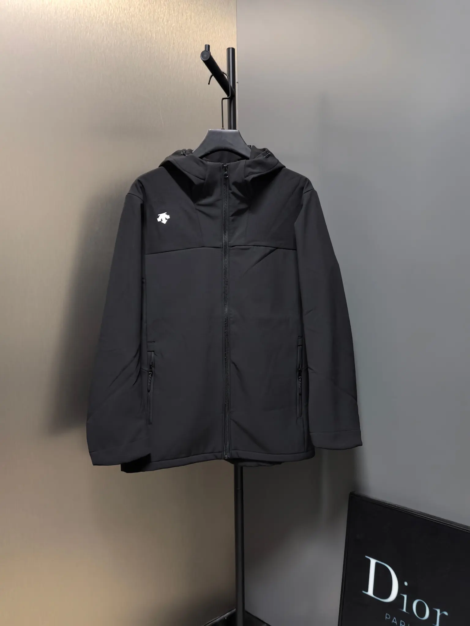 Men's Hooded Softshell Performance Jacket D37022100