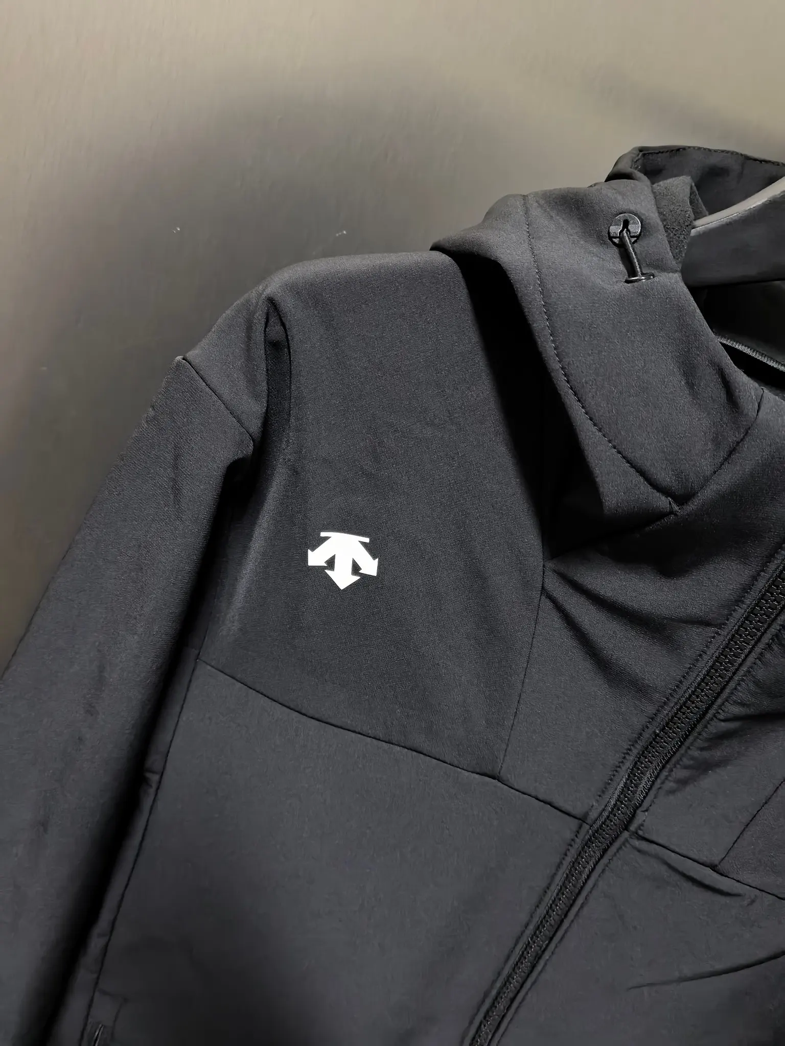 Men's Hooded Softshell Performance Jacket D37022100 — view 2