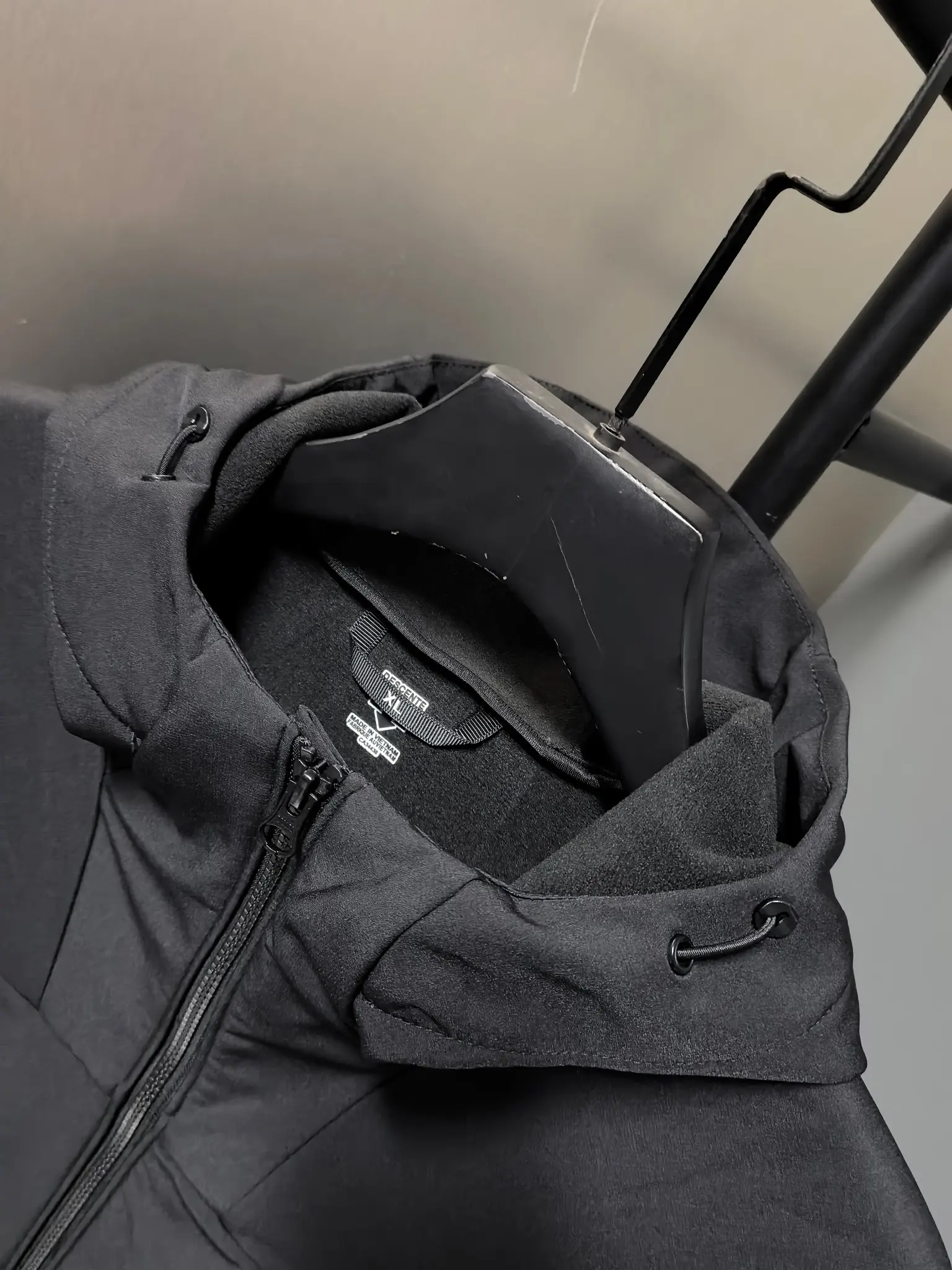 Men's Hooded Softshell Performance Jacket D37022100 — view 4