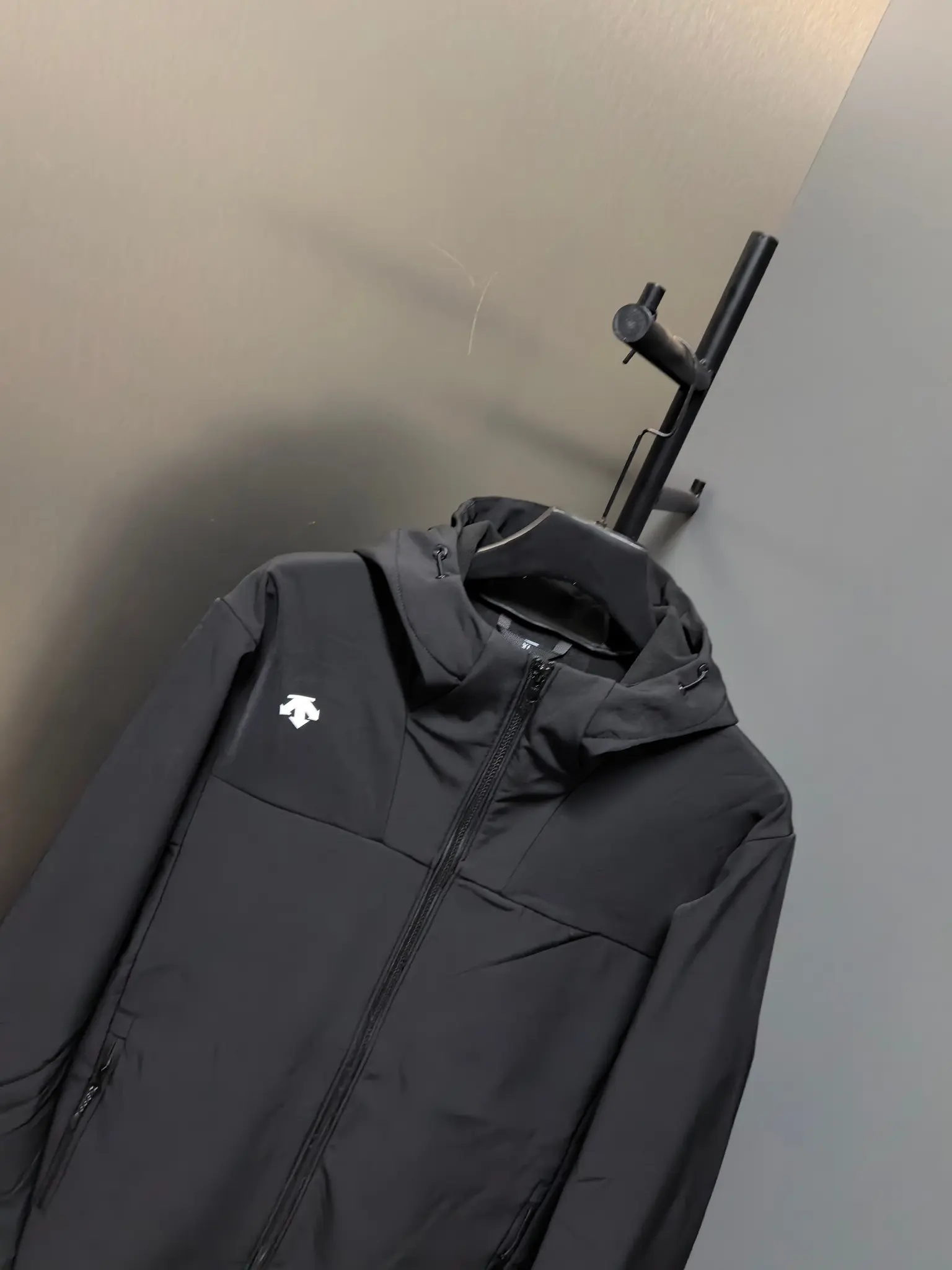 Men's Hooded Softshell Performance Jacket D37022100 — view 6