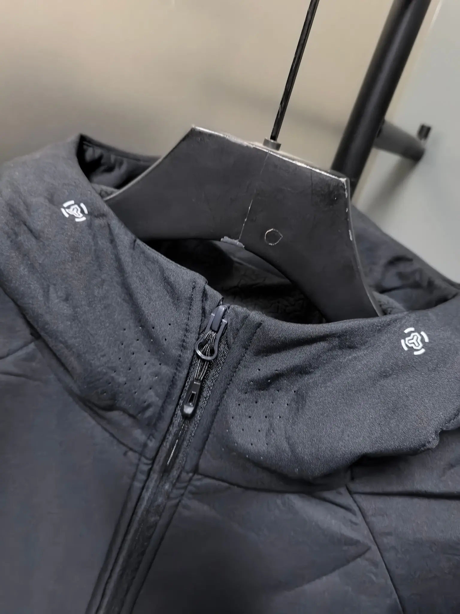 Hooded Softshell Performance Jacket D37022092 — view 3