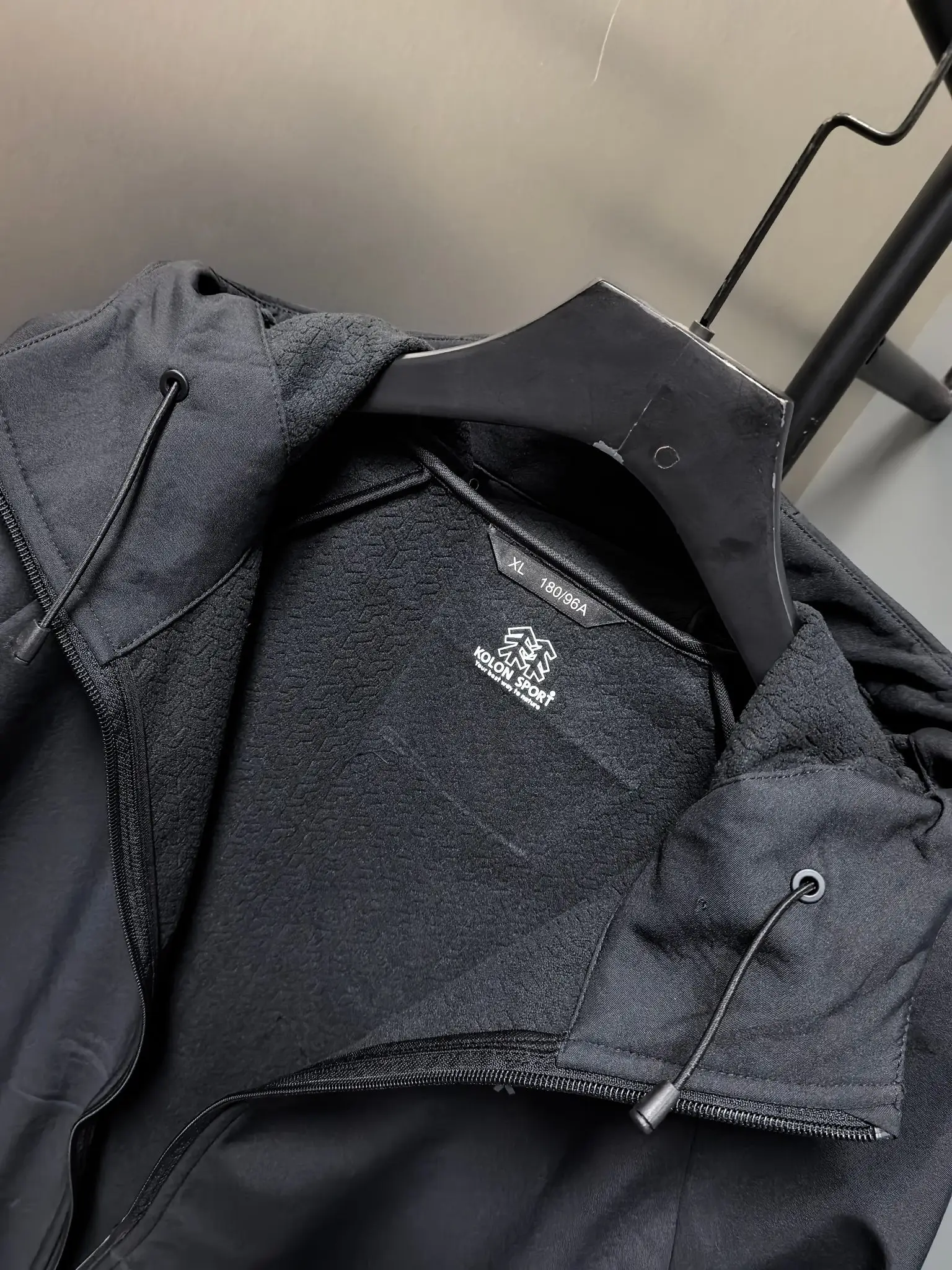 Hooded Softshell Performance Jacket D37022092 — view 8
