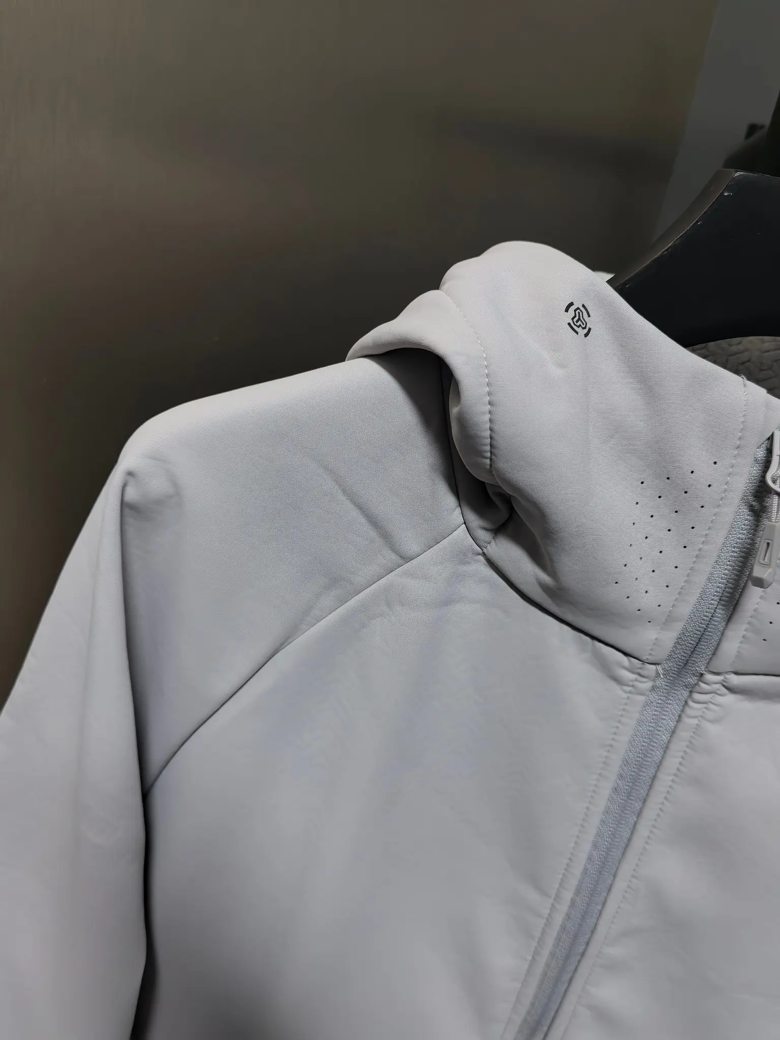 Men's Hooded Softshell Performance Jacket D37022093 — view 2