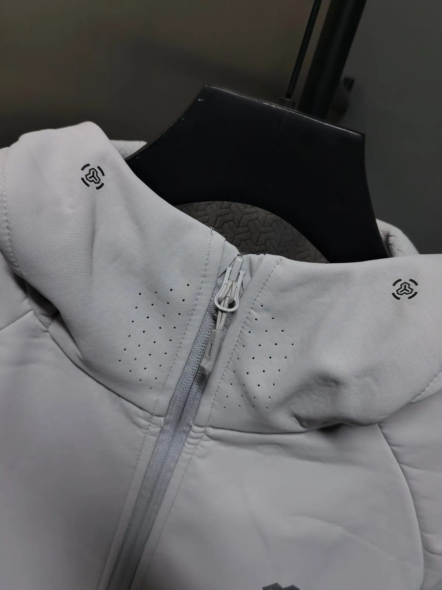 Men's Hooded Softshell Performance Jacket D37022093 — view 3